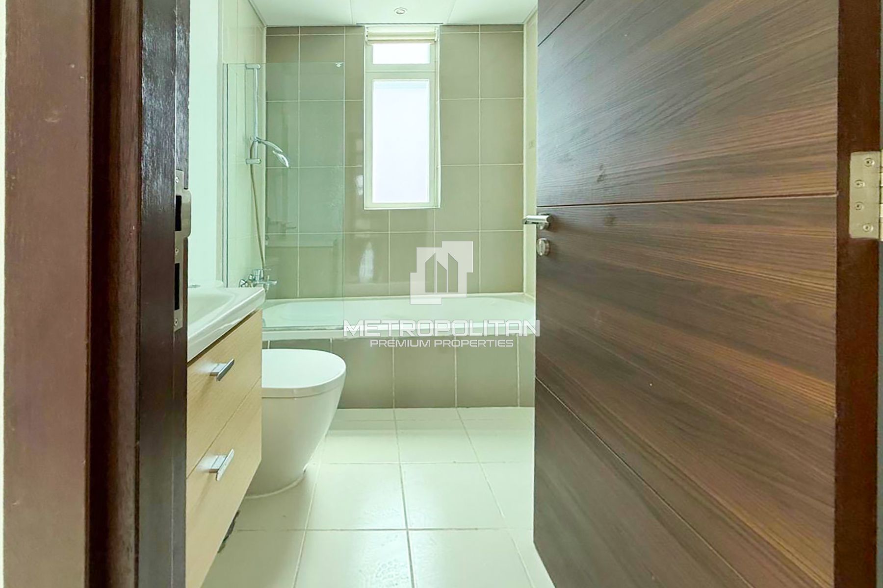 OPEN KITCHEN | LARGE LAYOUT | SINGLE ROW | RENTED photo-4