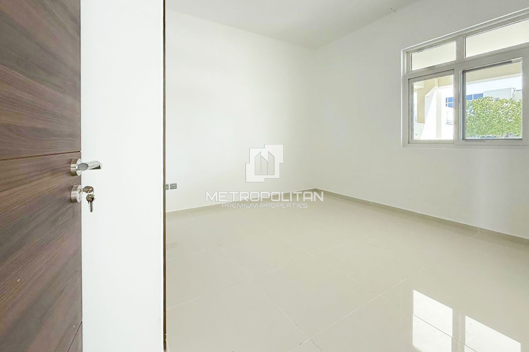 OPEN KITCHEN | LARGE LAYOUT | SINGLE ROW | RENTED photo-12