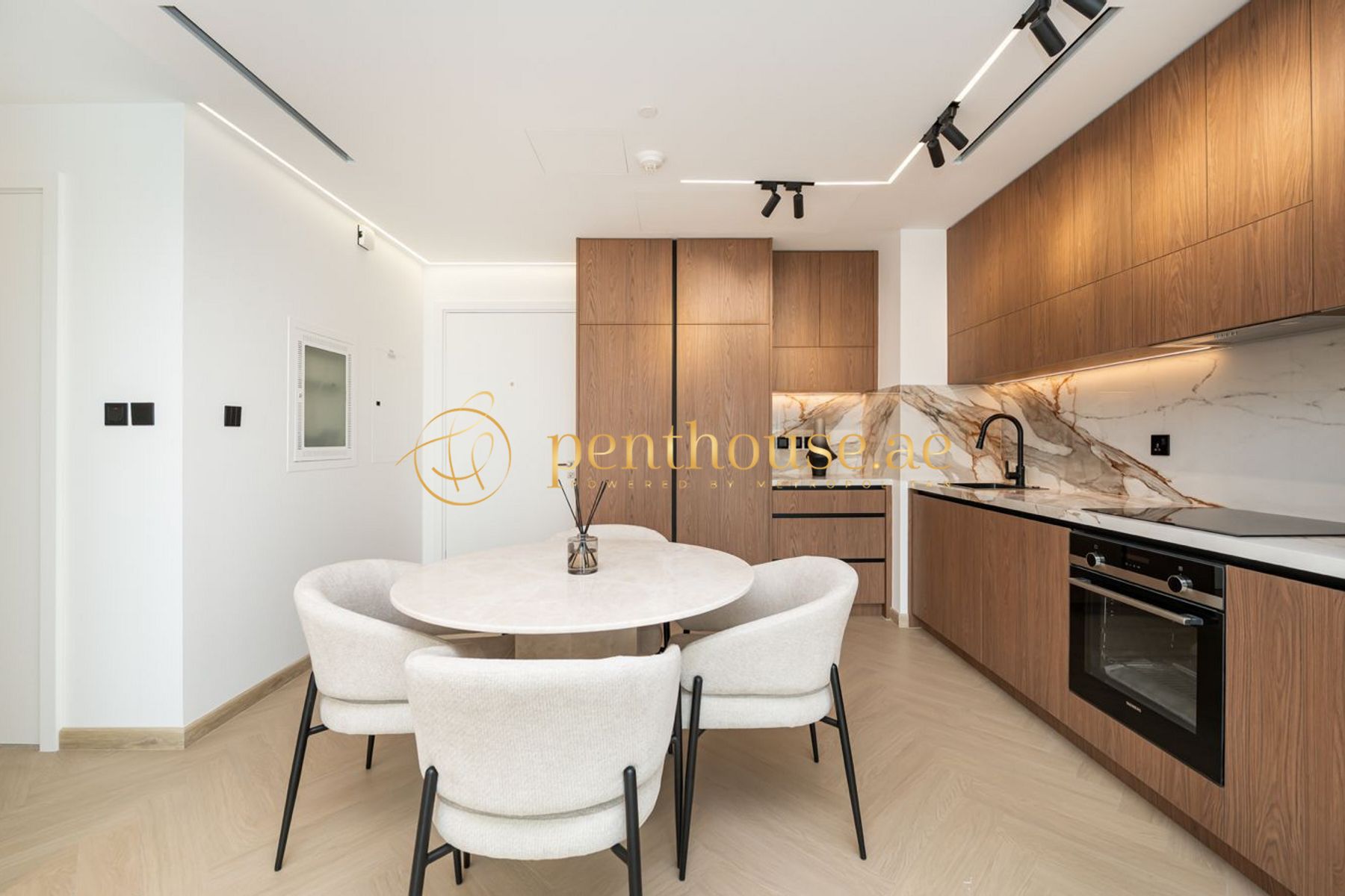 Upgraded | High Floor | Marina and Skyline View photo-2