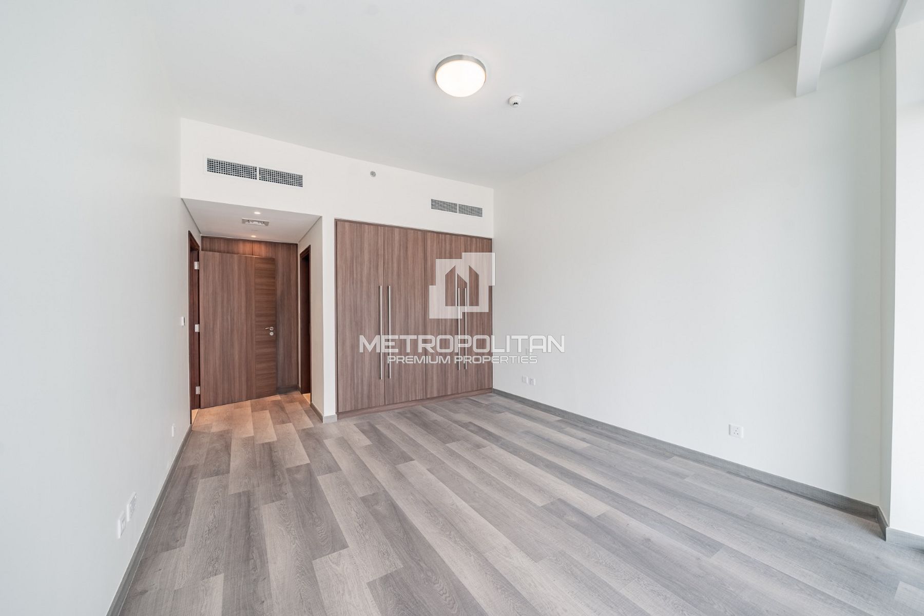 Burj Khalifa View | Luxury Apartment | Prime Area photo-9