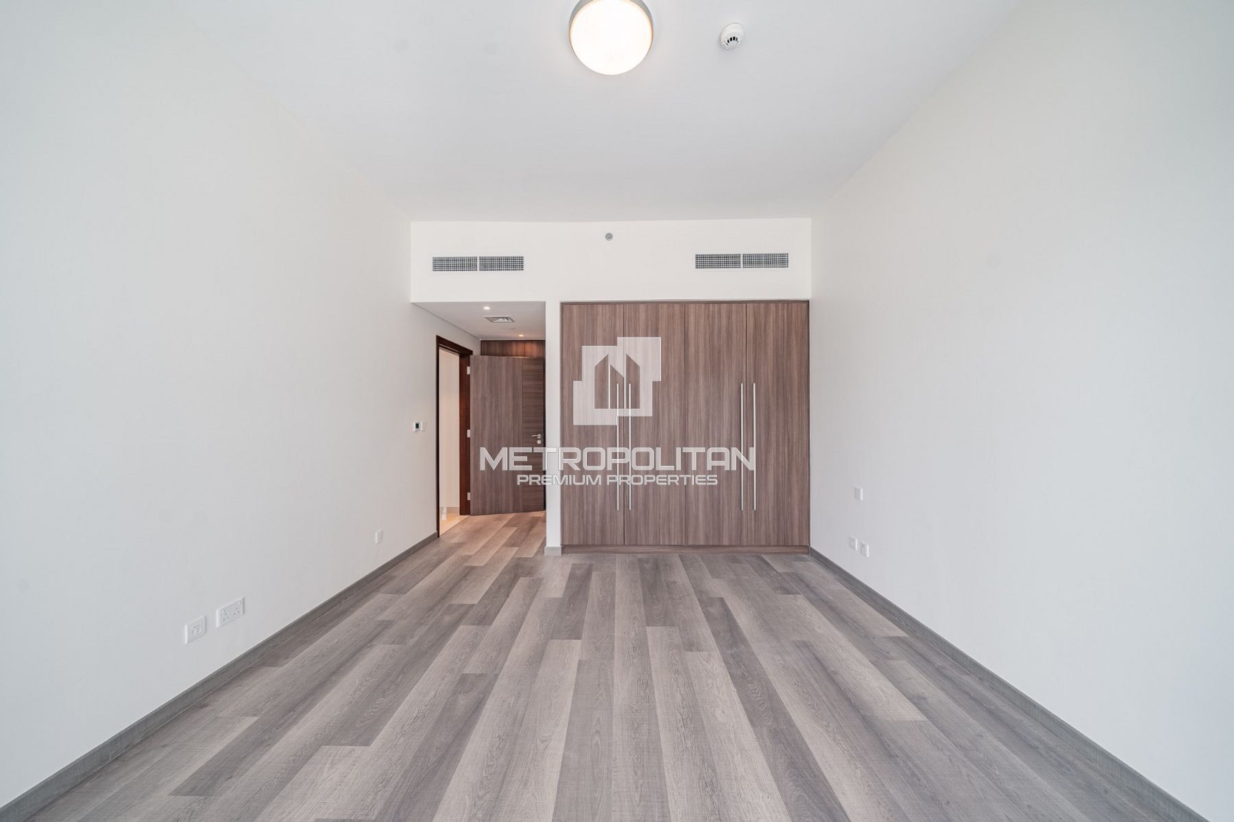 Burj Khalifa View | Luxury Apartment | Prime Area photo-10