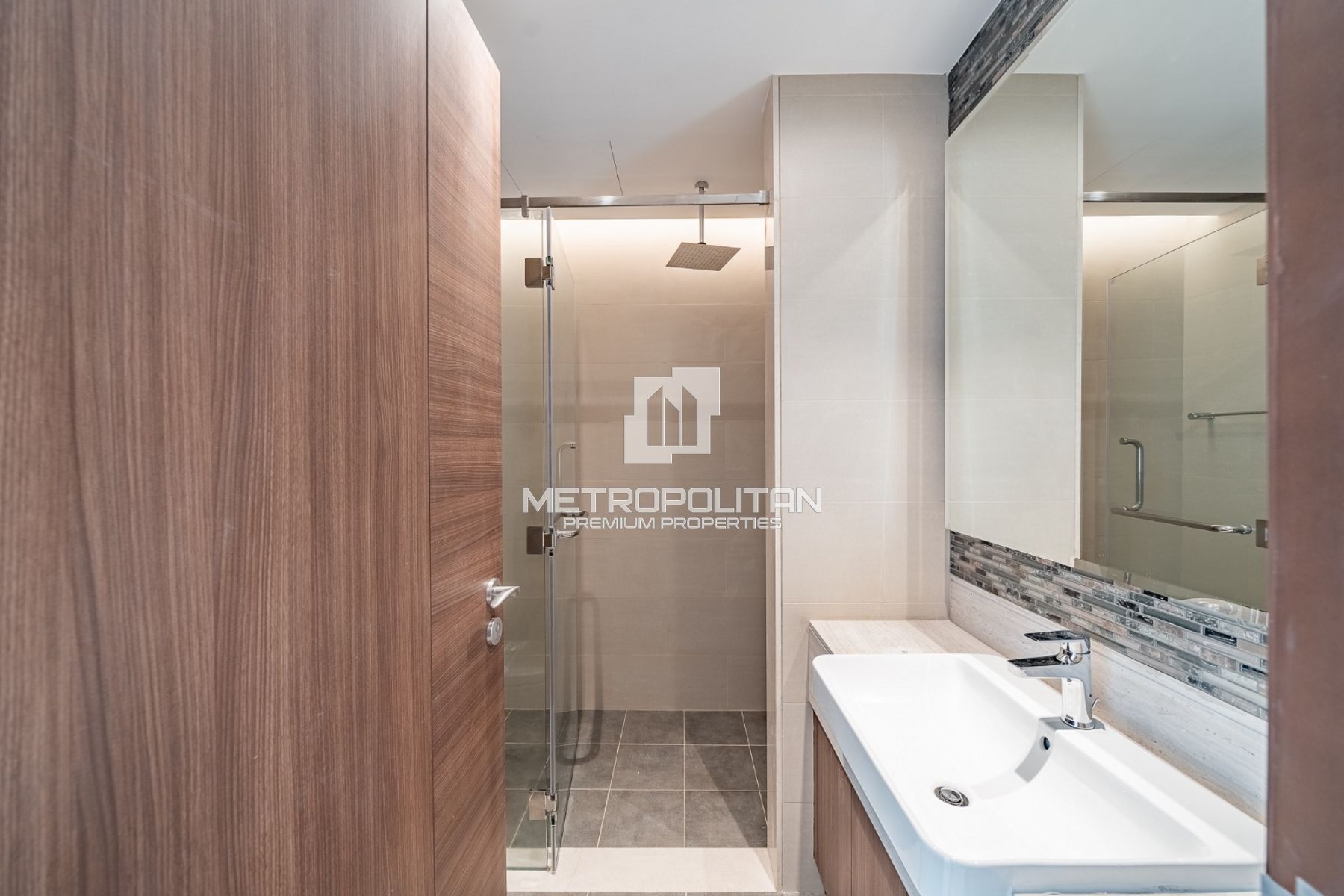 Burj Khalifa View | Luxury Apartment | Prime Area photo-11