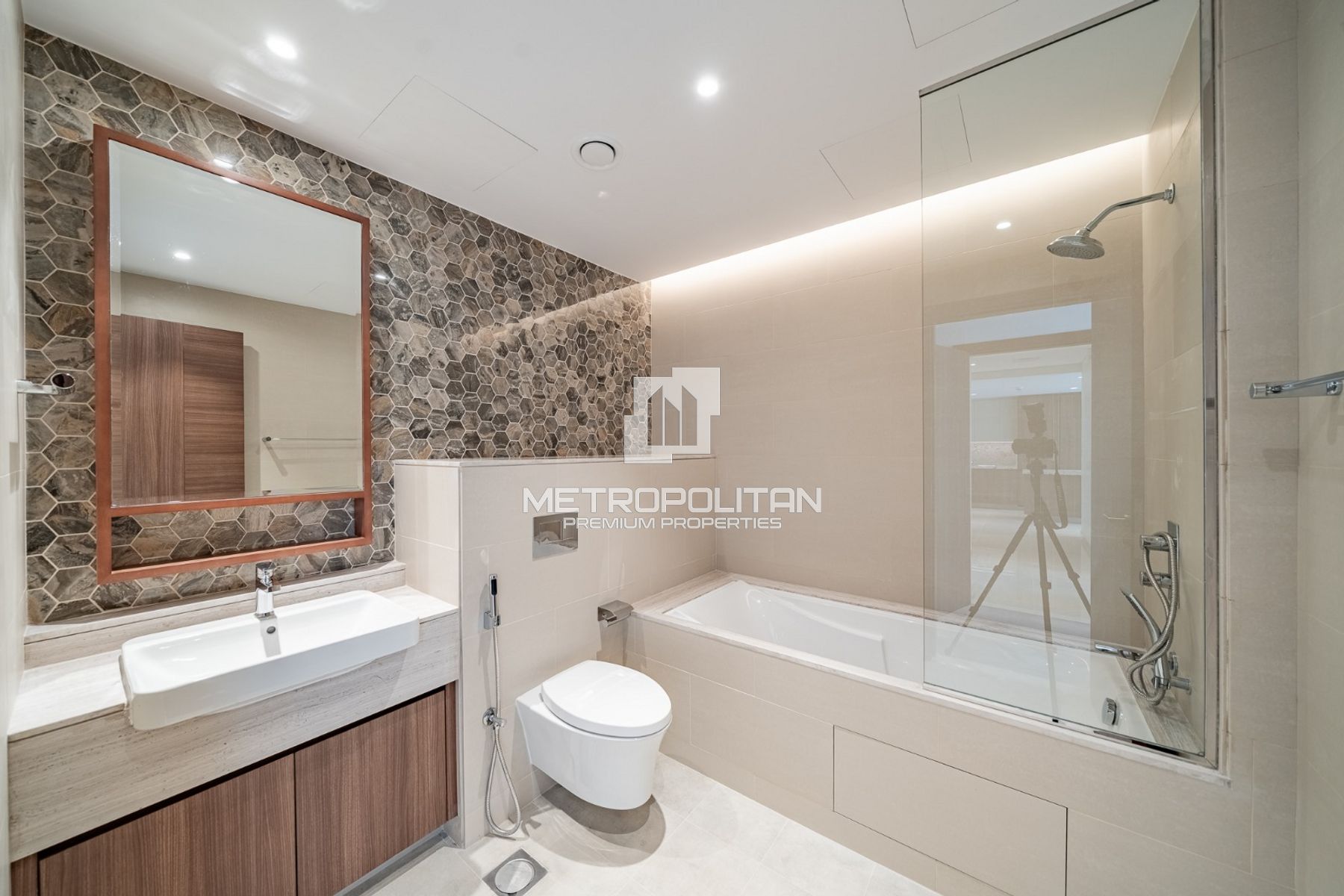 Burj Khalifa View | Luxury Apartment | Prime Area photo-13