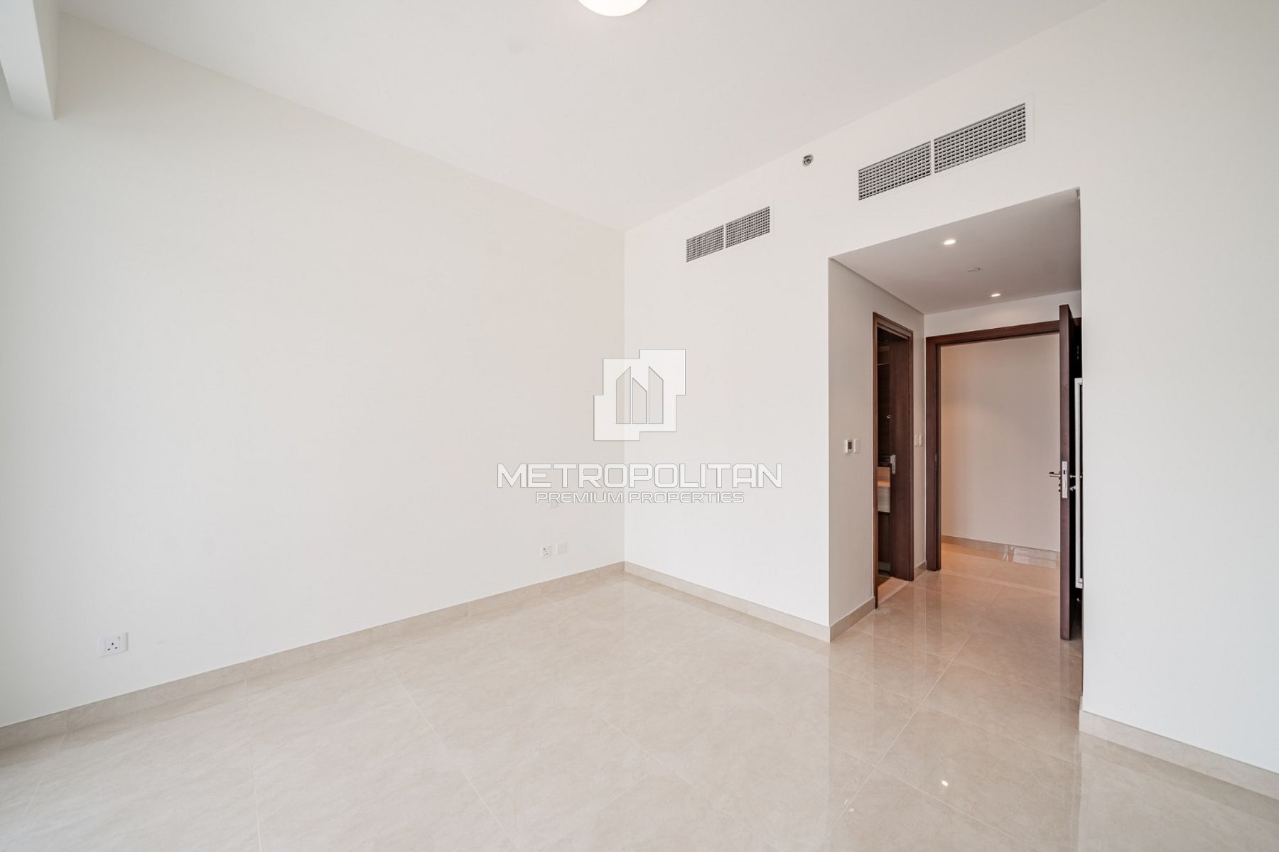 Burj Khalifa View | Luxury Apartment | Prime Area photo-5