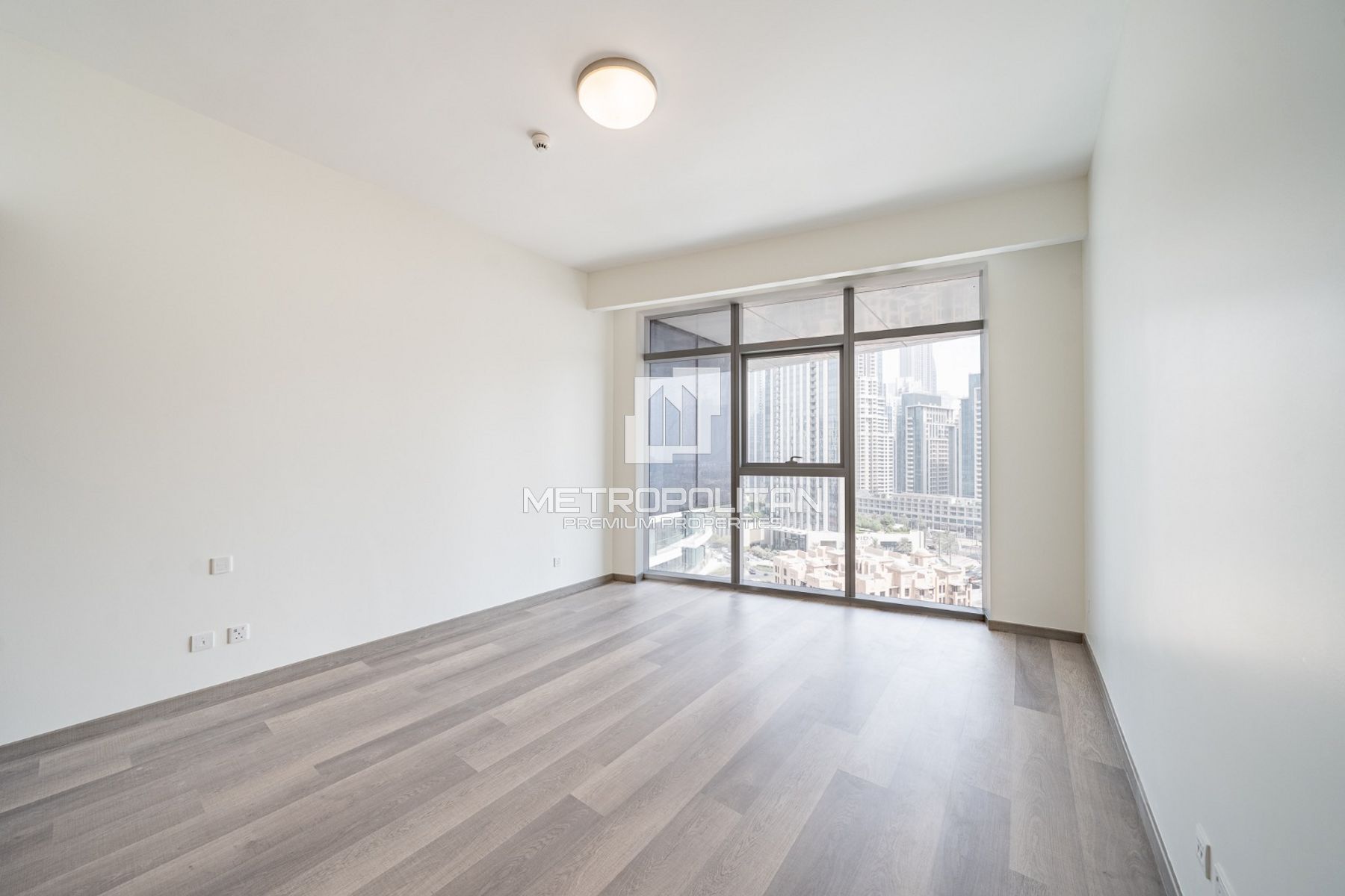 Burj Khalifa View | Luxury Apartment | Prime Area photo-8