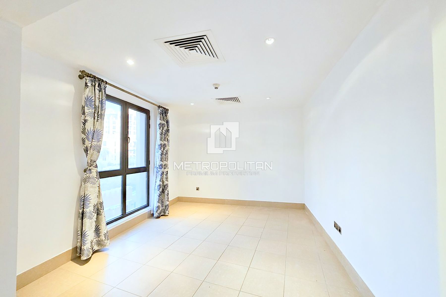 Bright | Under Renovation | Vacant  Apartment photo-6