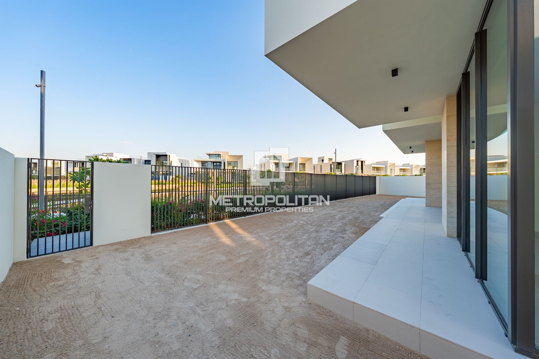 Premium Single Row|Panoramic Lake View| Rare Villa photo-4