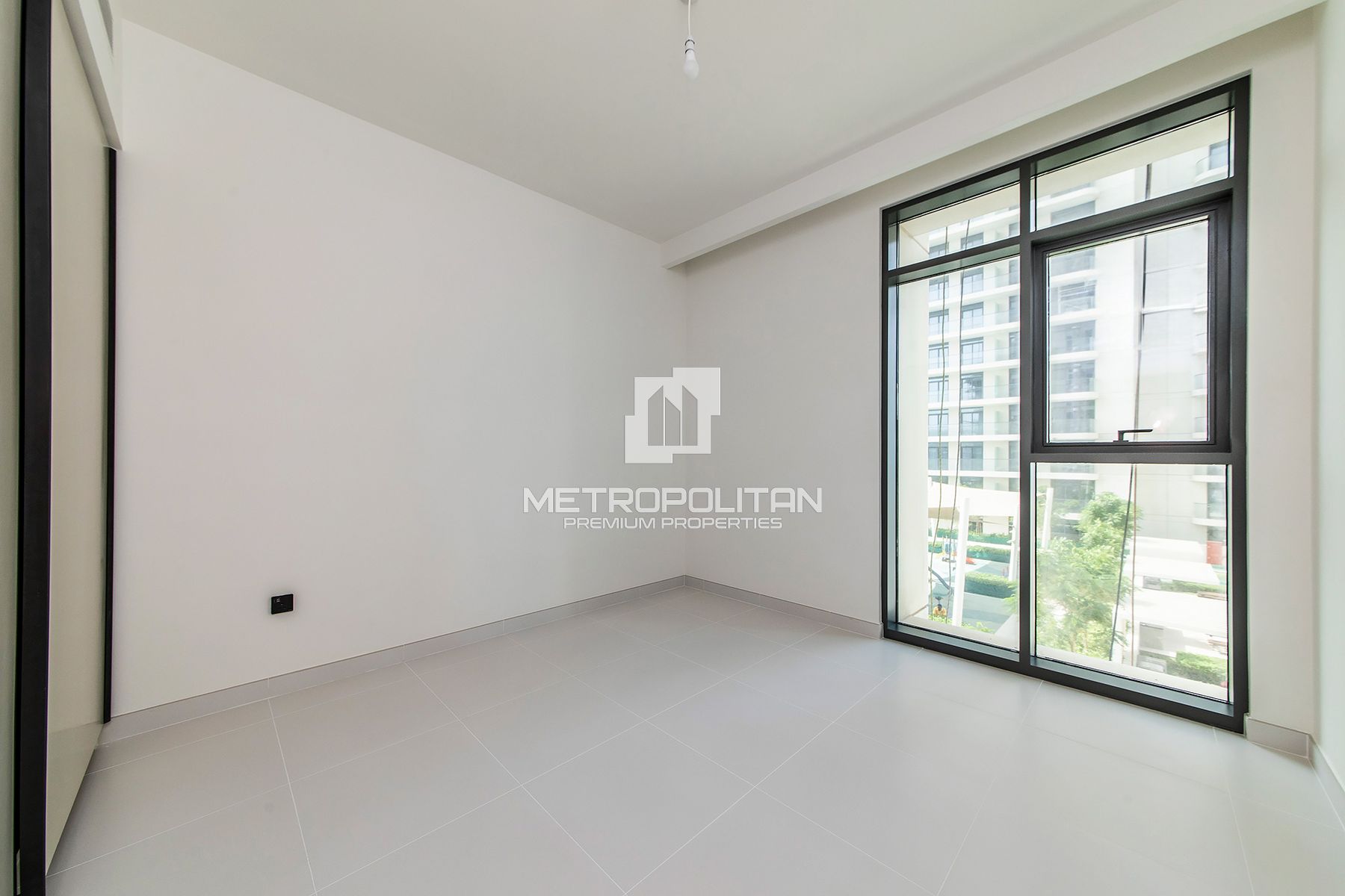 Spacious Ready to Move I Park View I High ROI photo-0