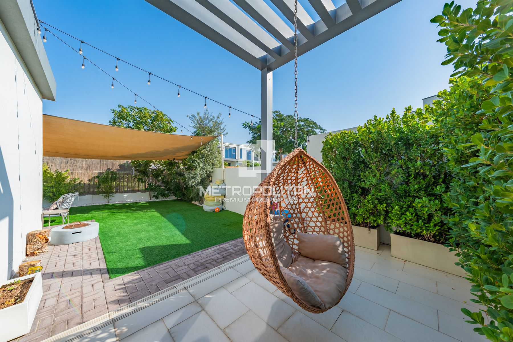 Corner Haven | Single Row | Green Outlook photo-1