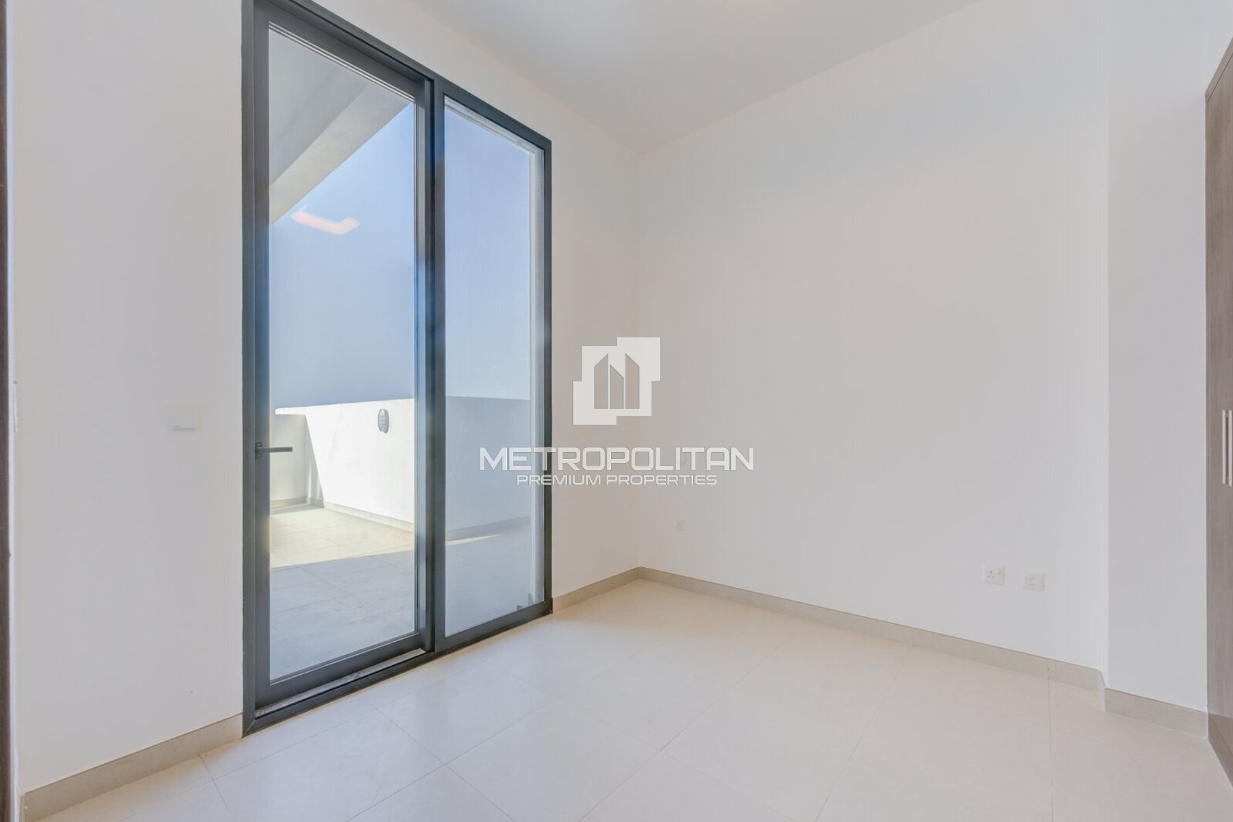 Waterfront Living | Ready To Move In | High ROI