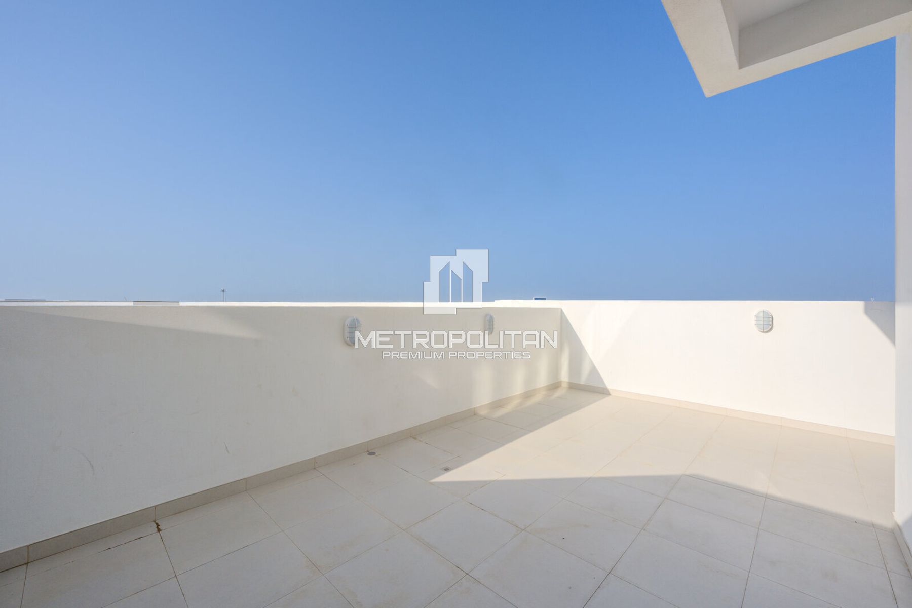 Waterfront Living | Ready To Move In | High ROI