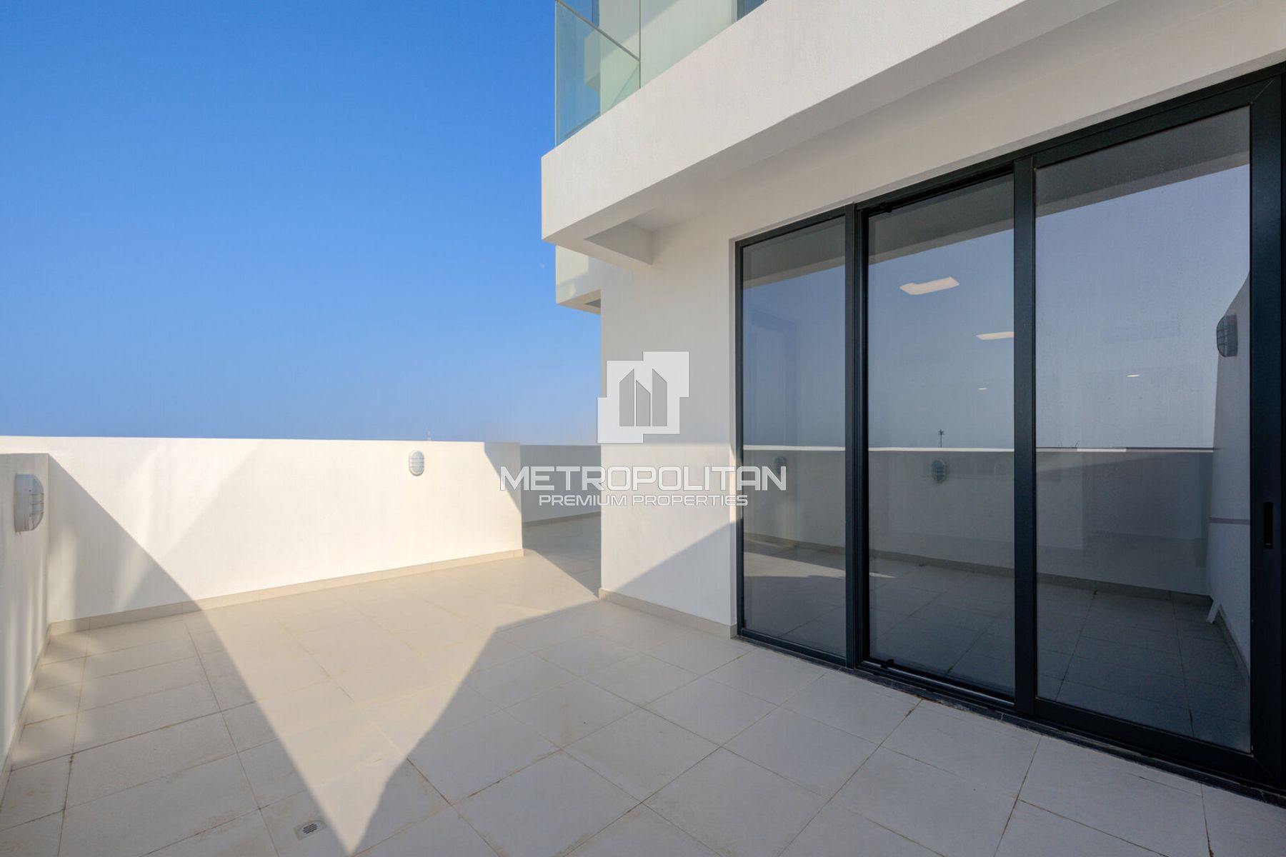 Waterfront Living | Ready To Move In | High ROI