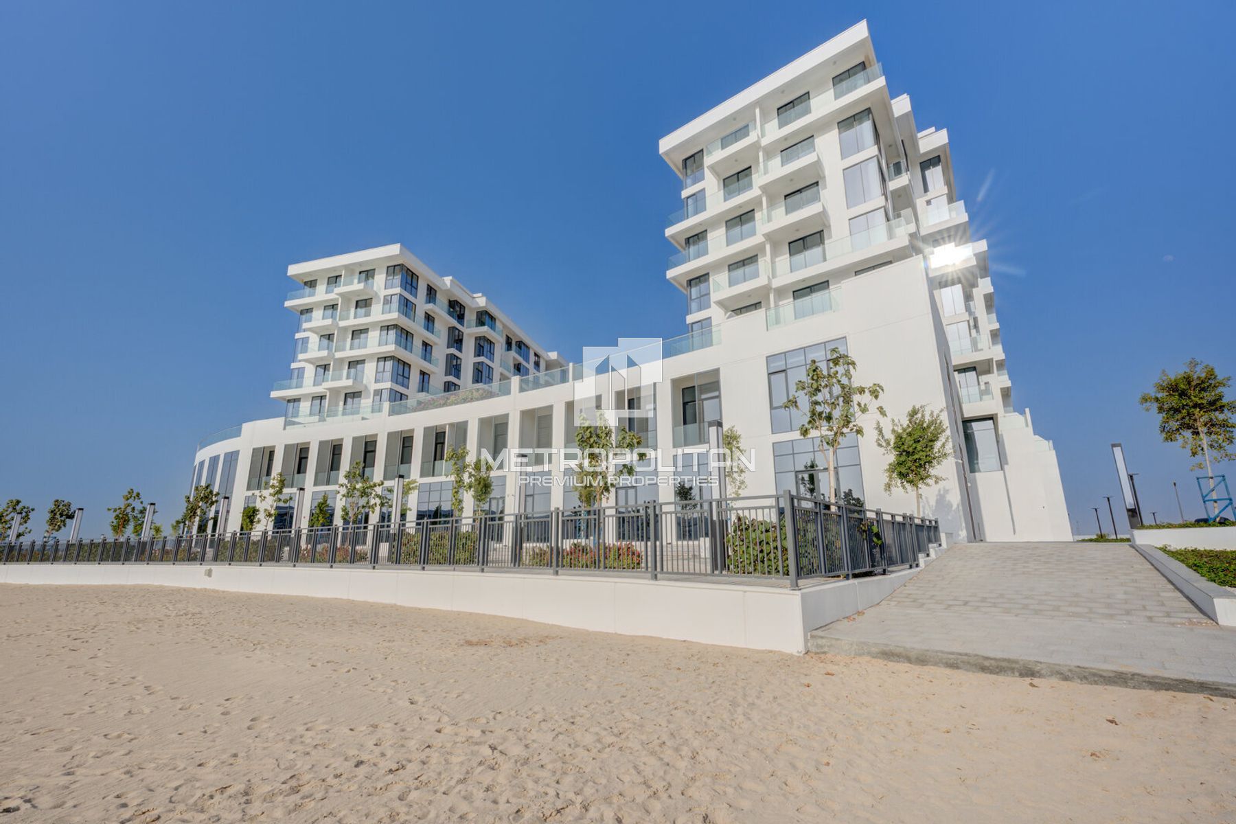 Waterfront Living | Ready To Move In | High ROI