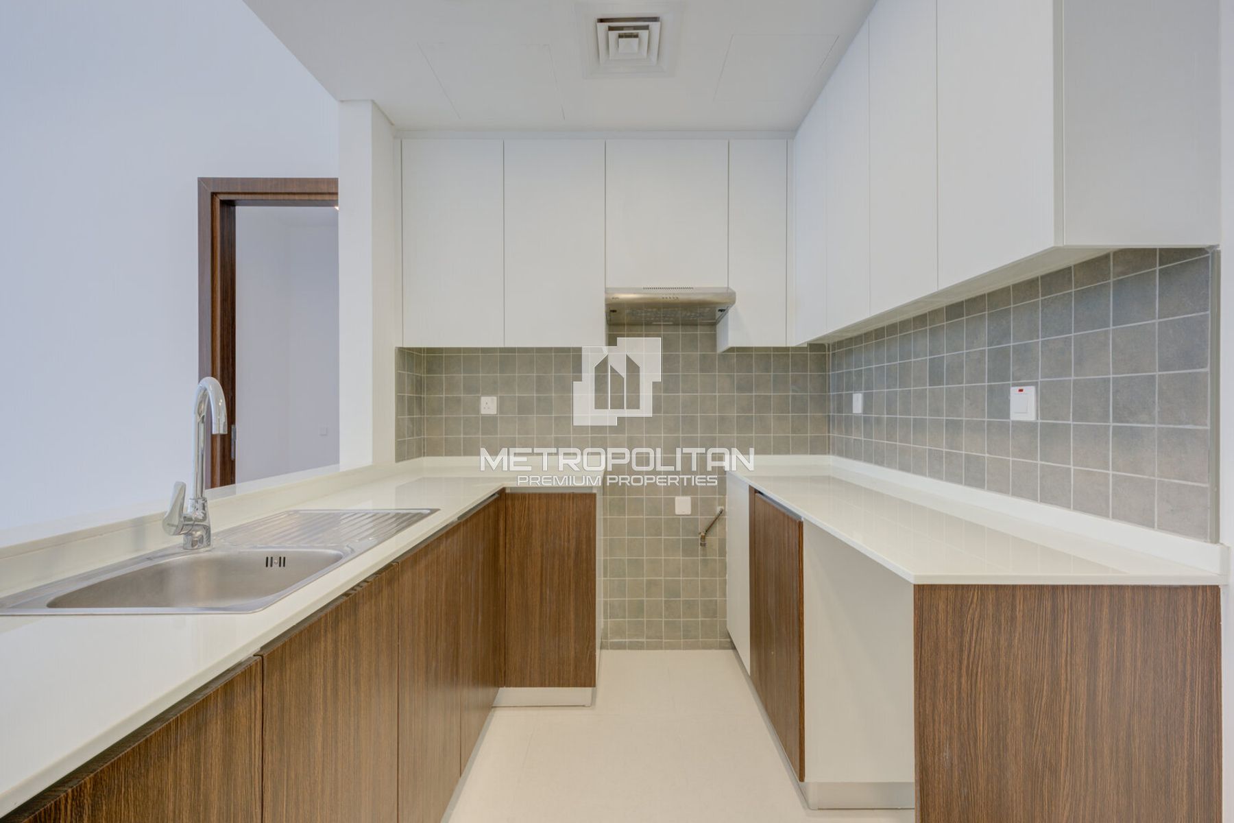 Waterfront Living | Ready To Move In | High ROI