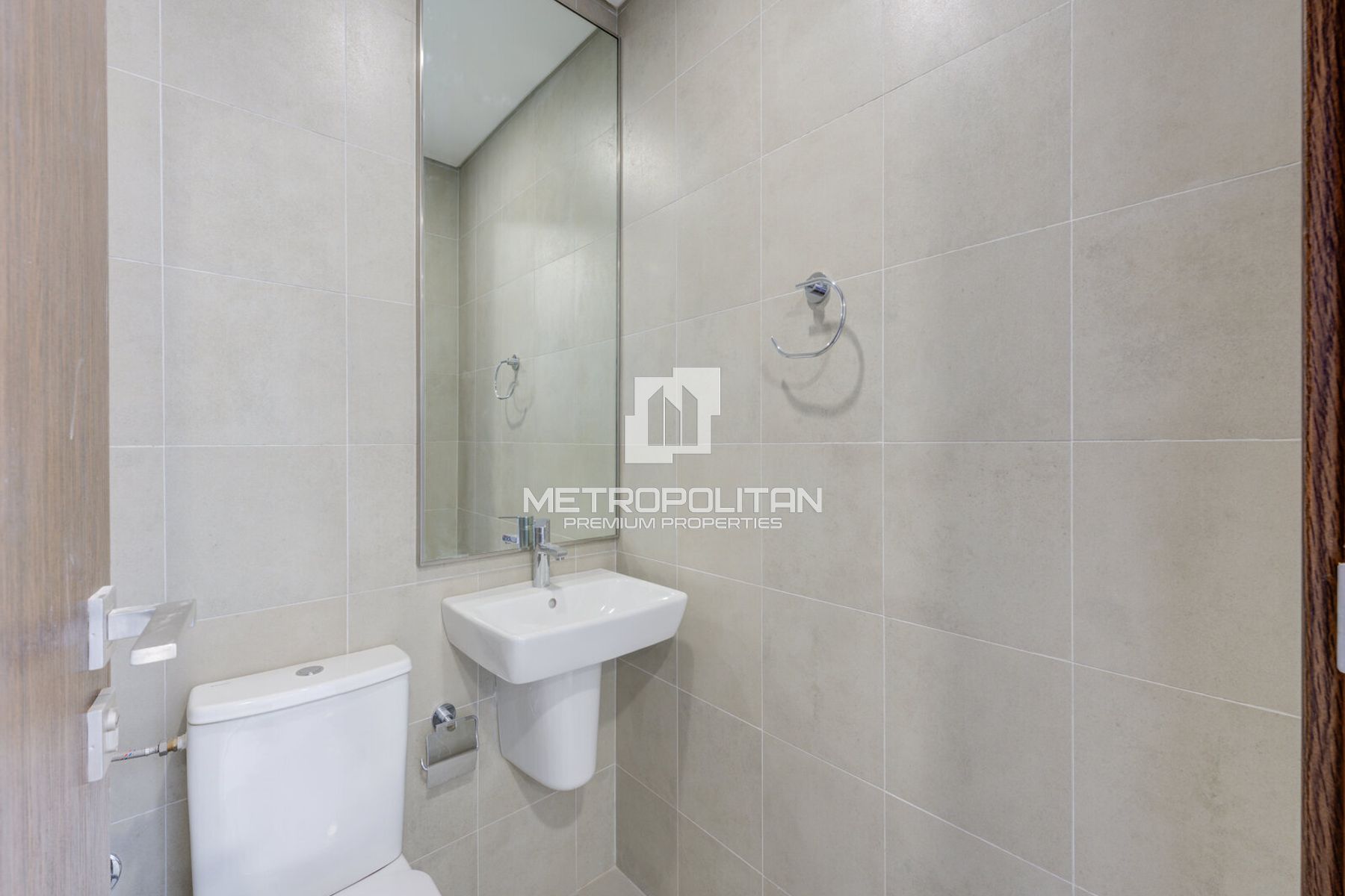 Waterfront Living | Ready To Move In | High ROI