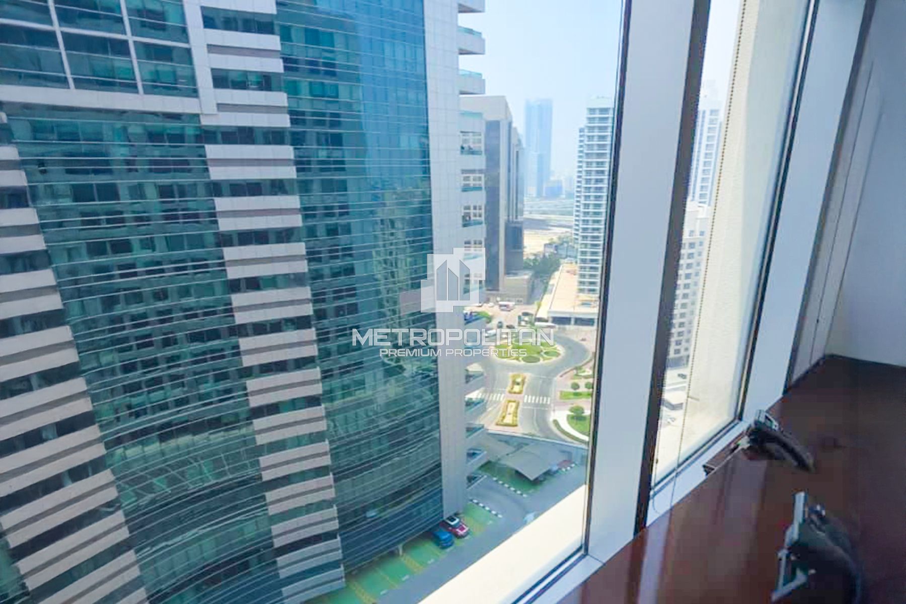 Image - Grosvenor Business Tower, Barsha Heights (Tecom), Dubai | Project - Office