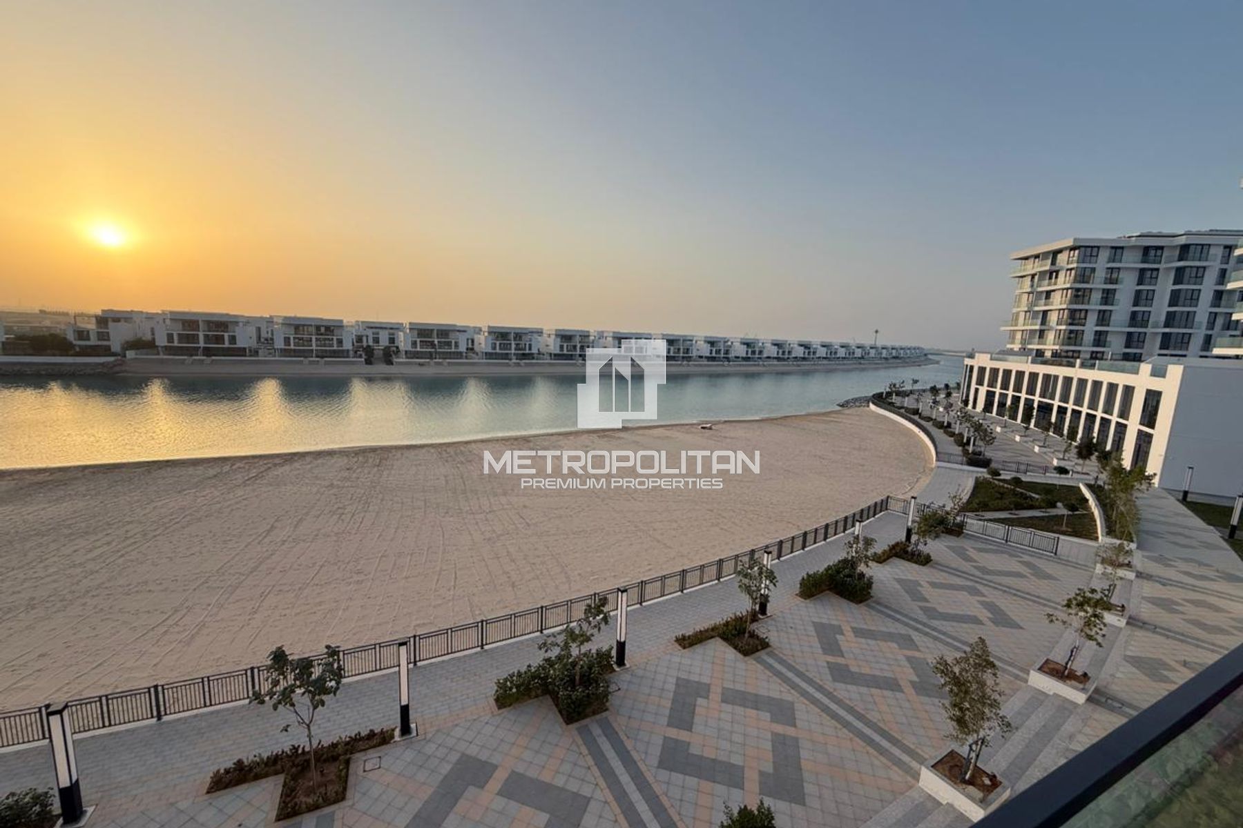 Luxury studio Unit | Freehold | High ROI |Sea View