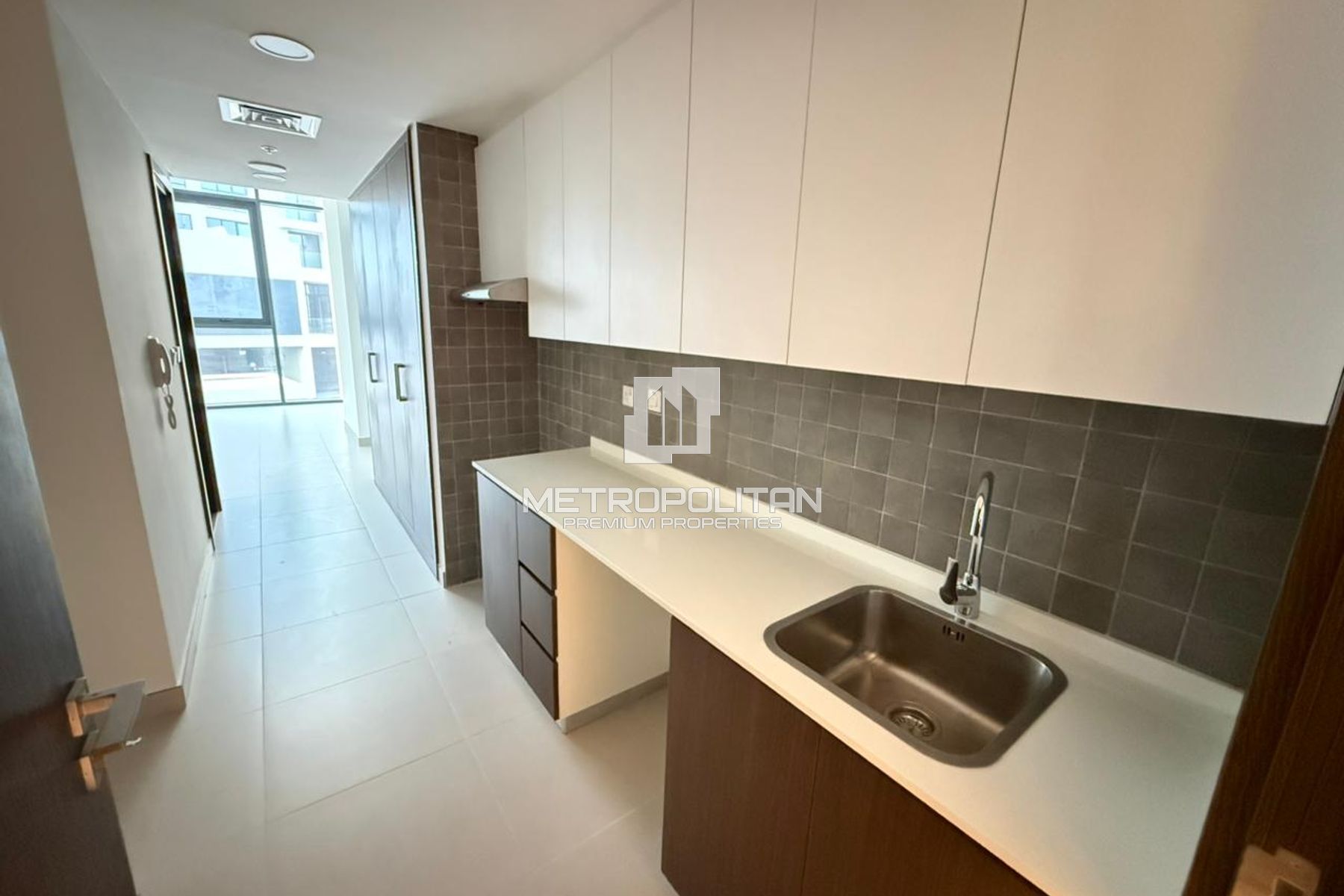 Luxury studio Unit | Freehold | High ROI |Sea View