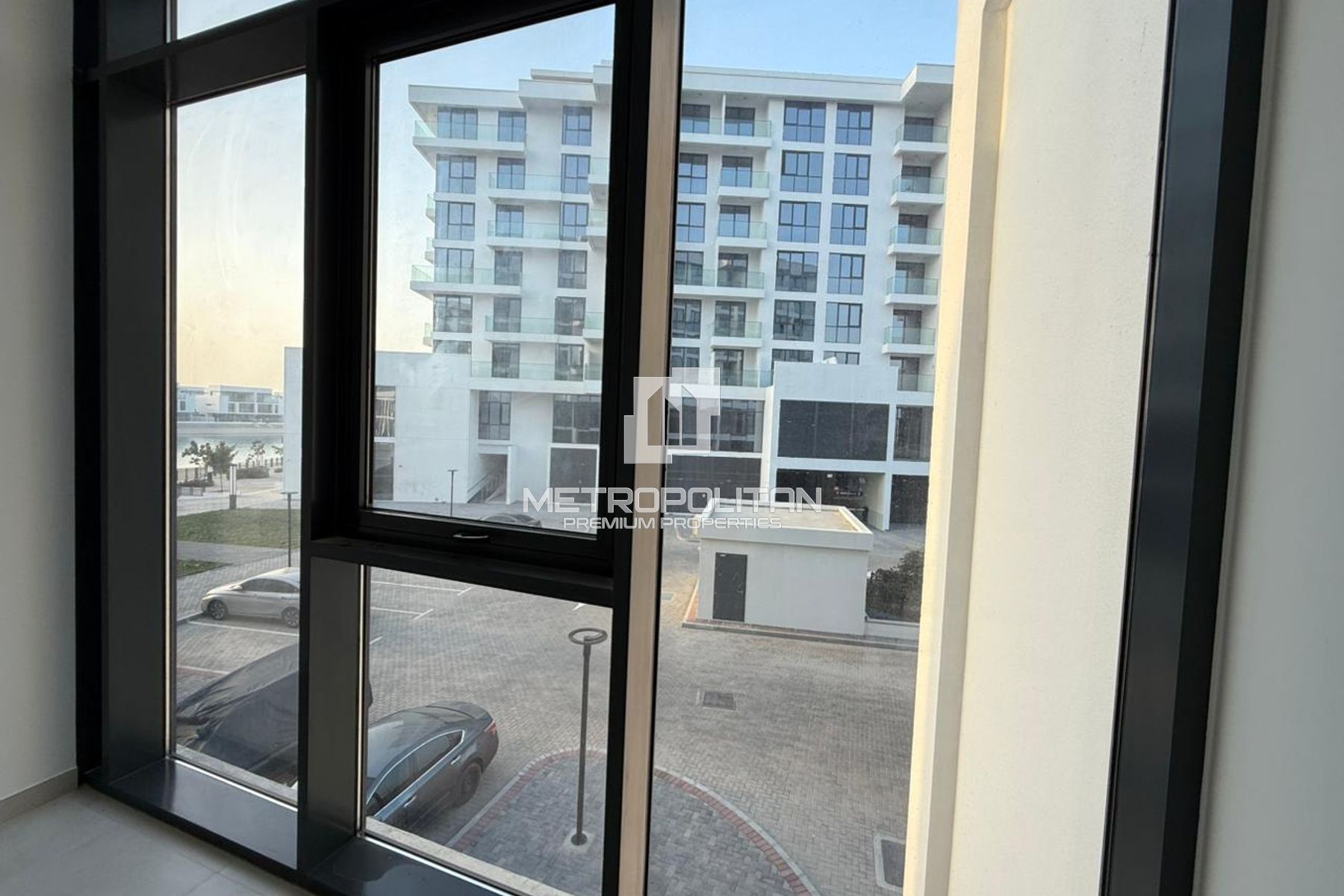 Luxury studio Unit | Freehold | High ROI |Sea View