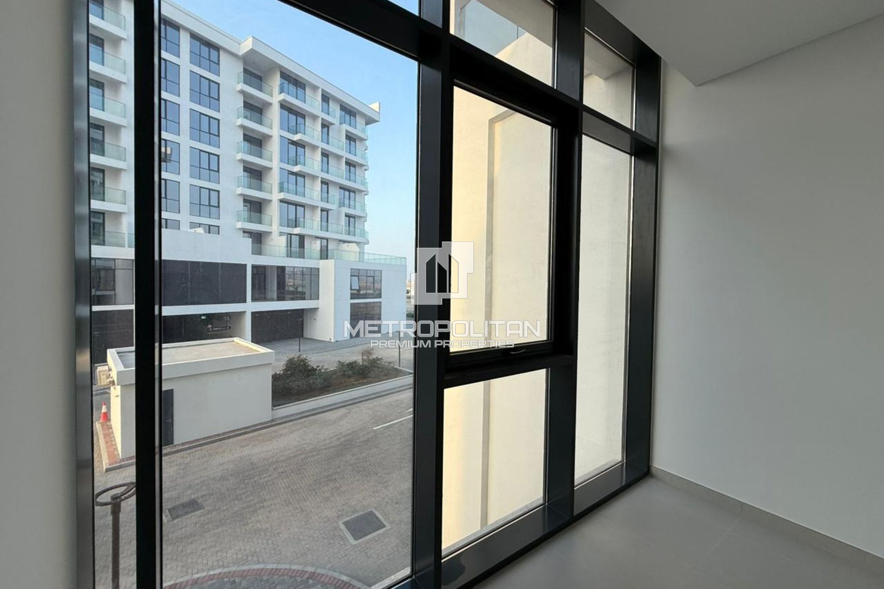 Luxury studio Unit | Freehold | High ROI |Sea View