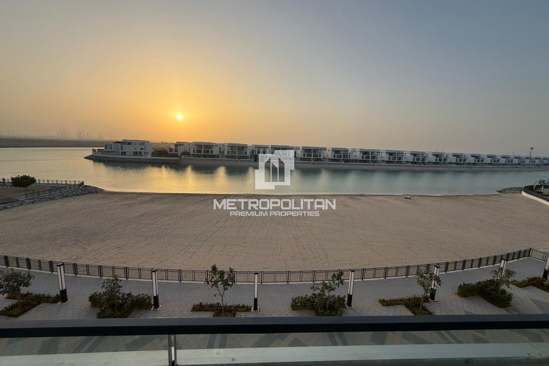 Luxury studio Unit | Freehold | High ROI |Sea View