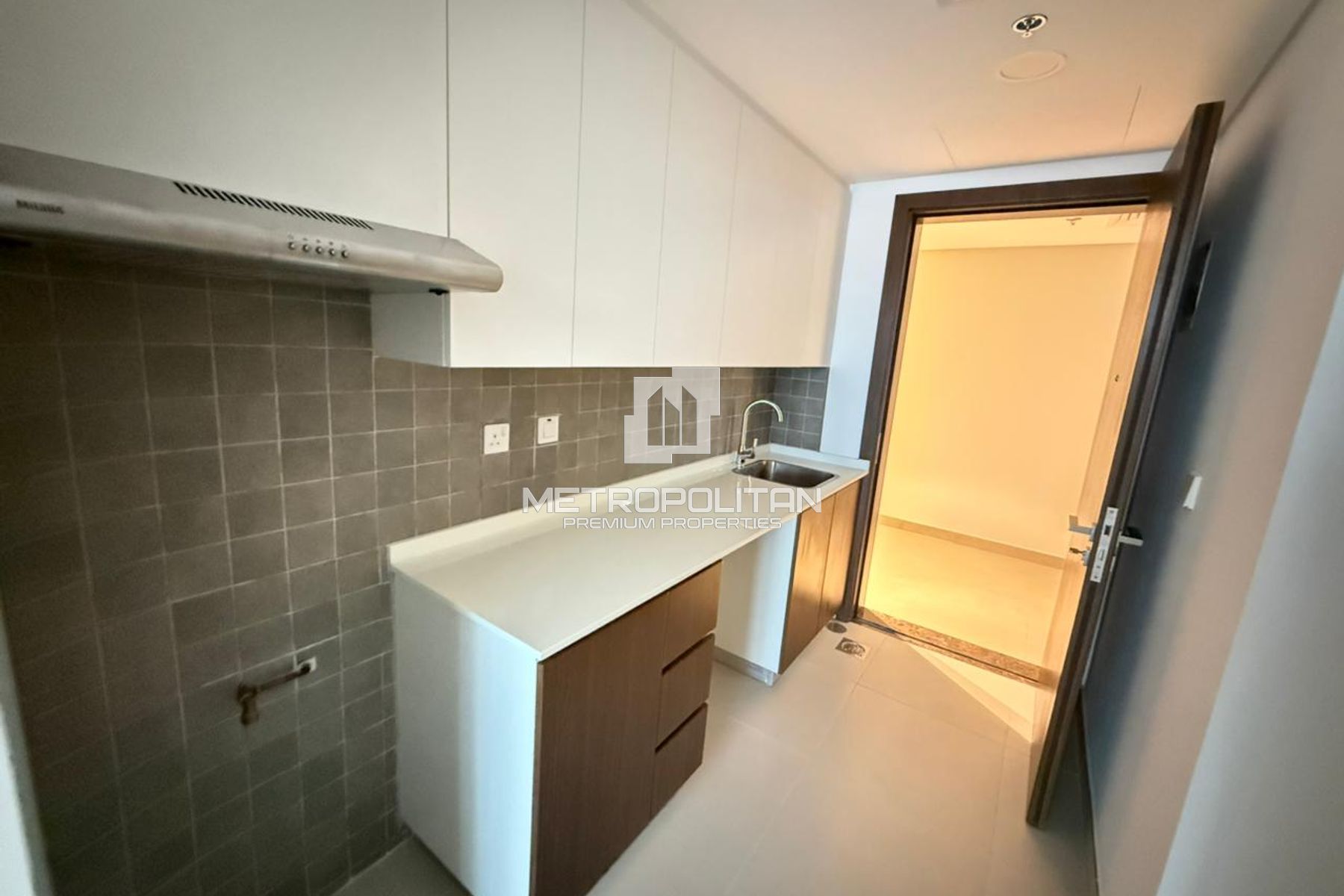 Luxury studio Unit | Freehold | High ROI |Sea View