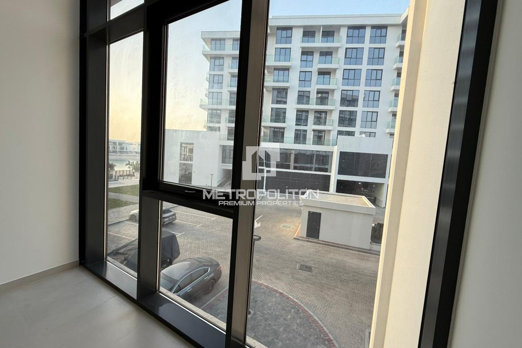 Luxury studio Unit | Freehold | High ROI |Sea View