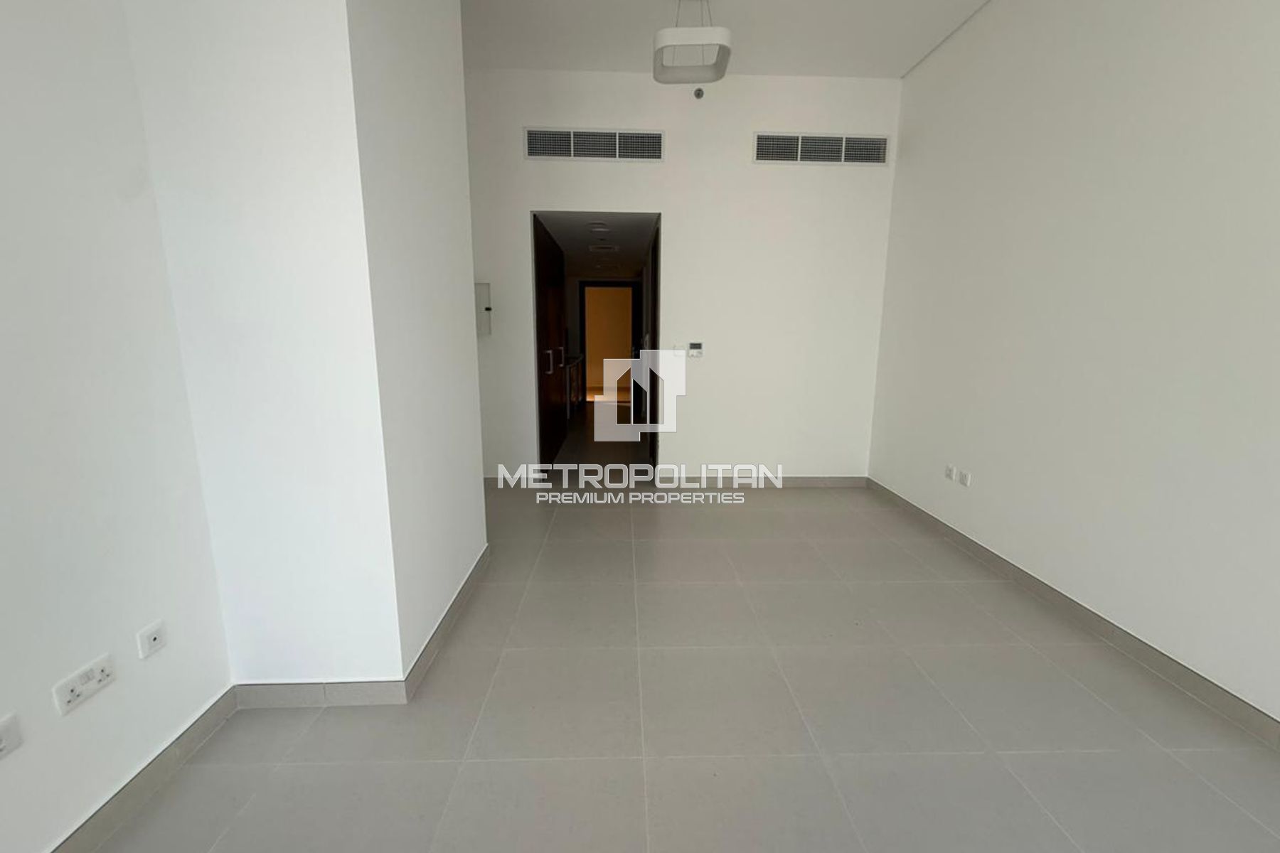 Luxury studio Unit | Freehold | High ROI |Sea View