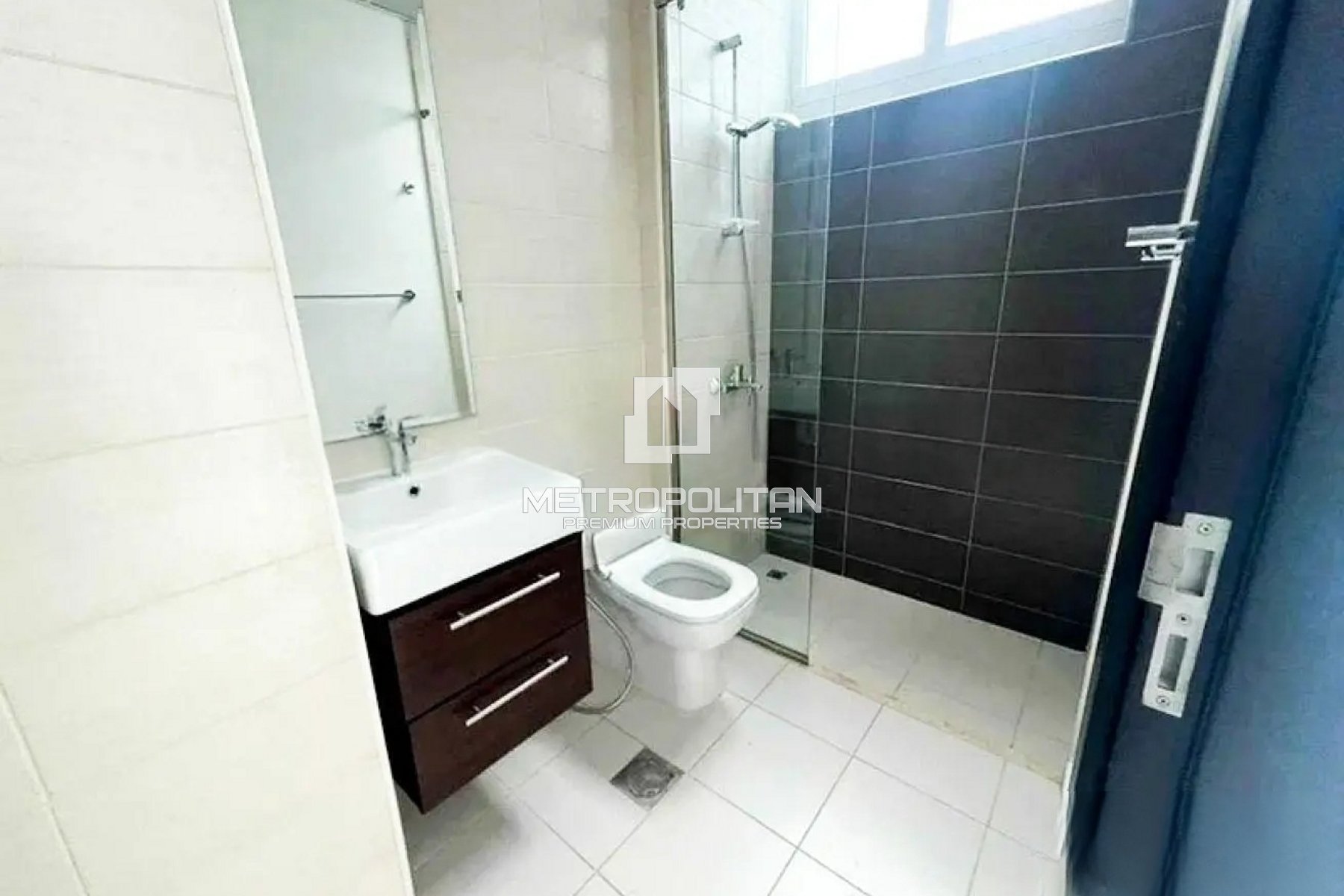 Spacious L Shape | Open View | Upgraded | Rented photo-9