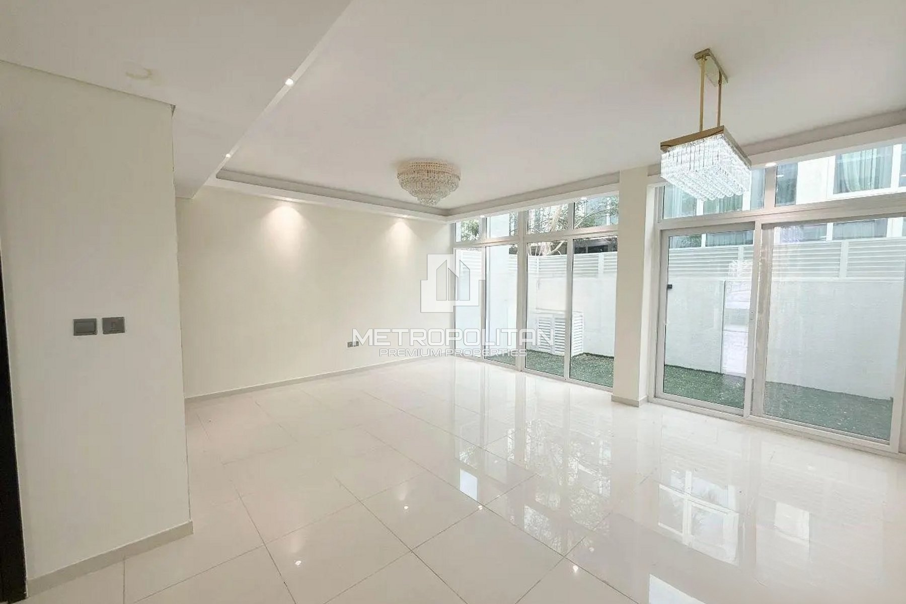 Spacious L Shape | Open View | Upgraded | Rented photo-10