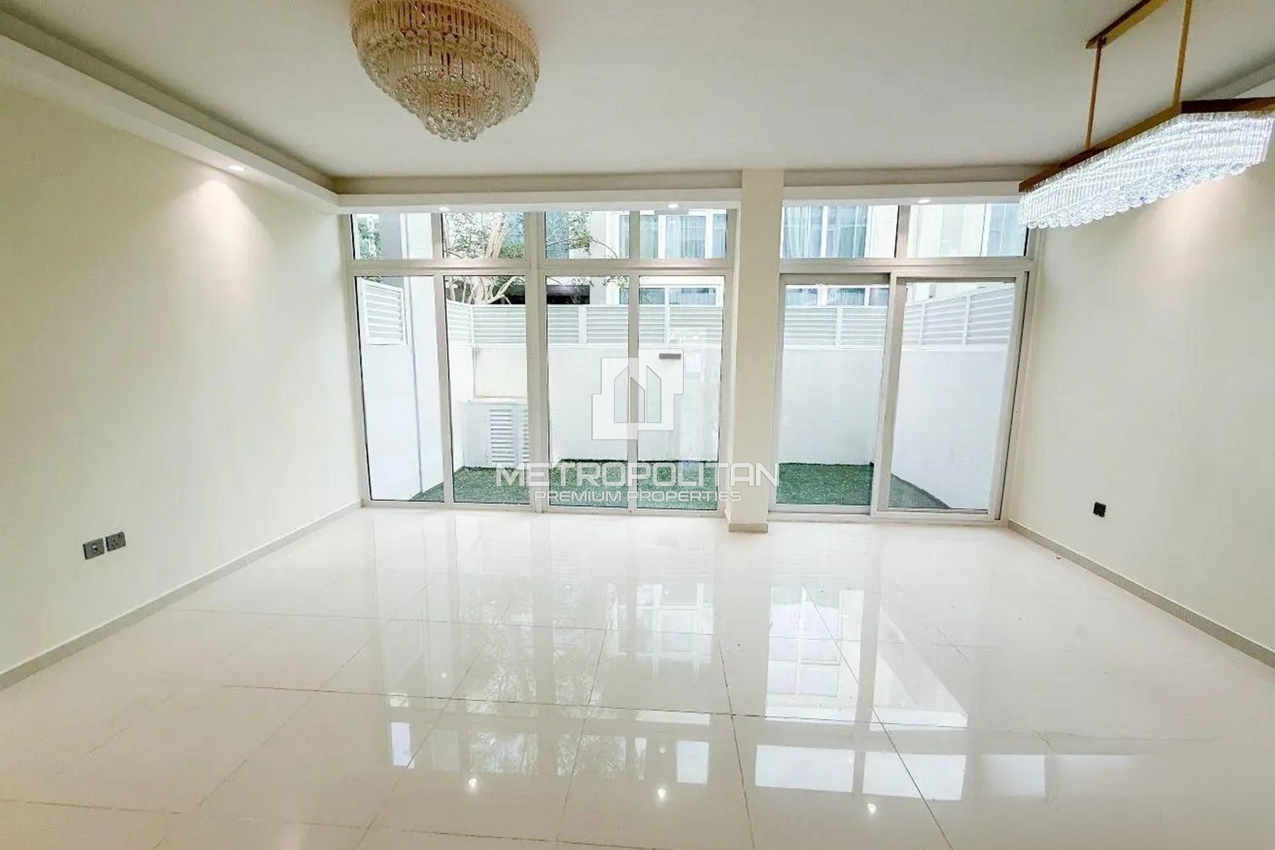Spacious L Shape | Open View | Upgraded | Rented photo-1