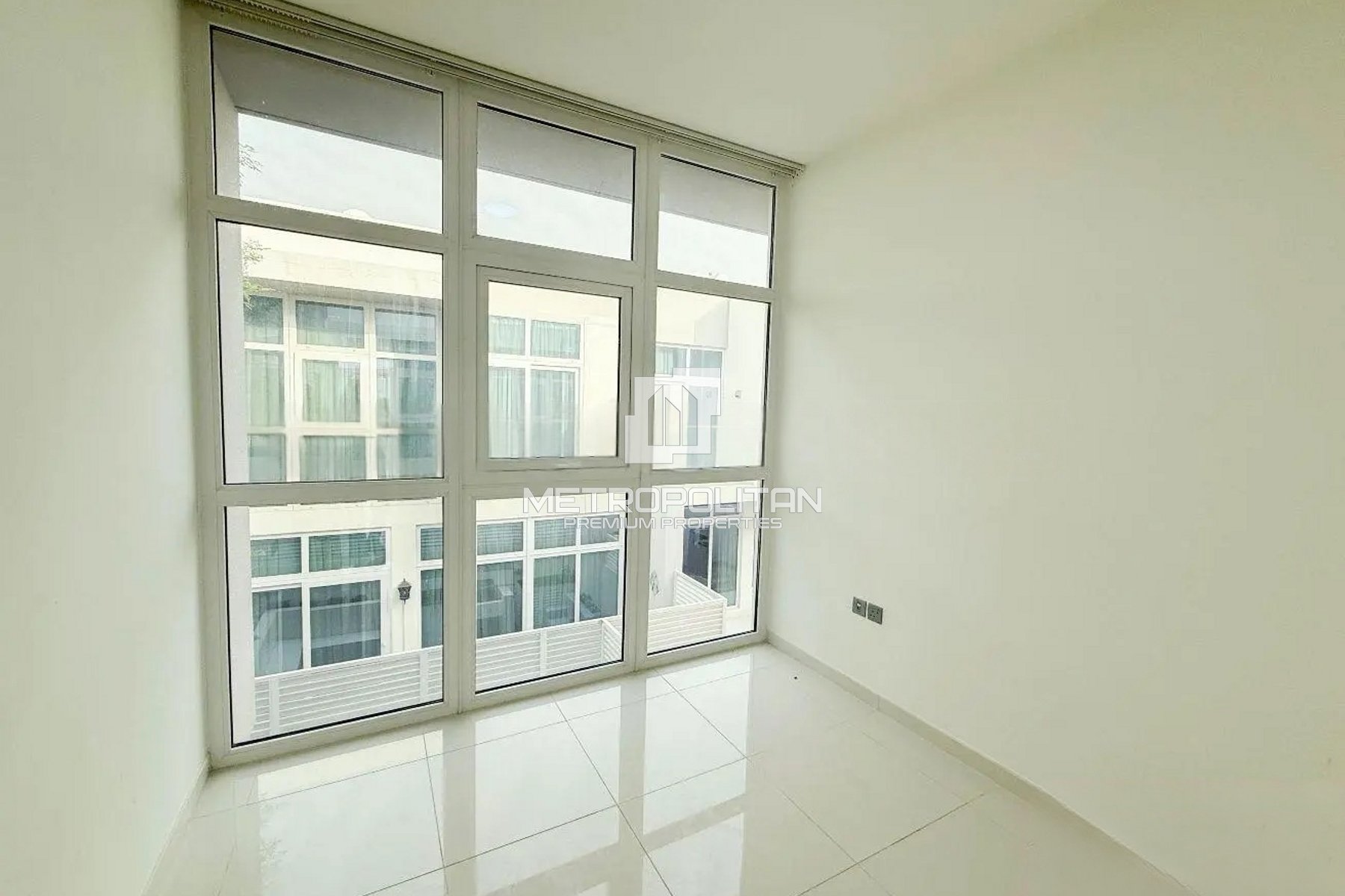 Spacious L Shape | Open View | Upgraded | Rented photo-3