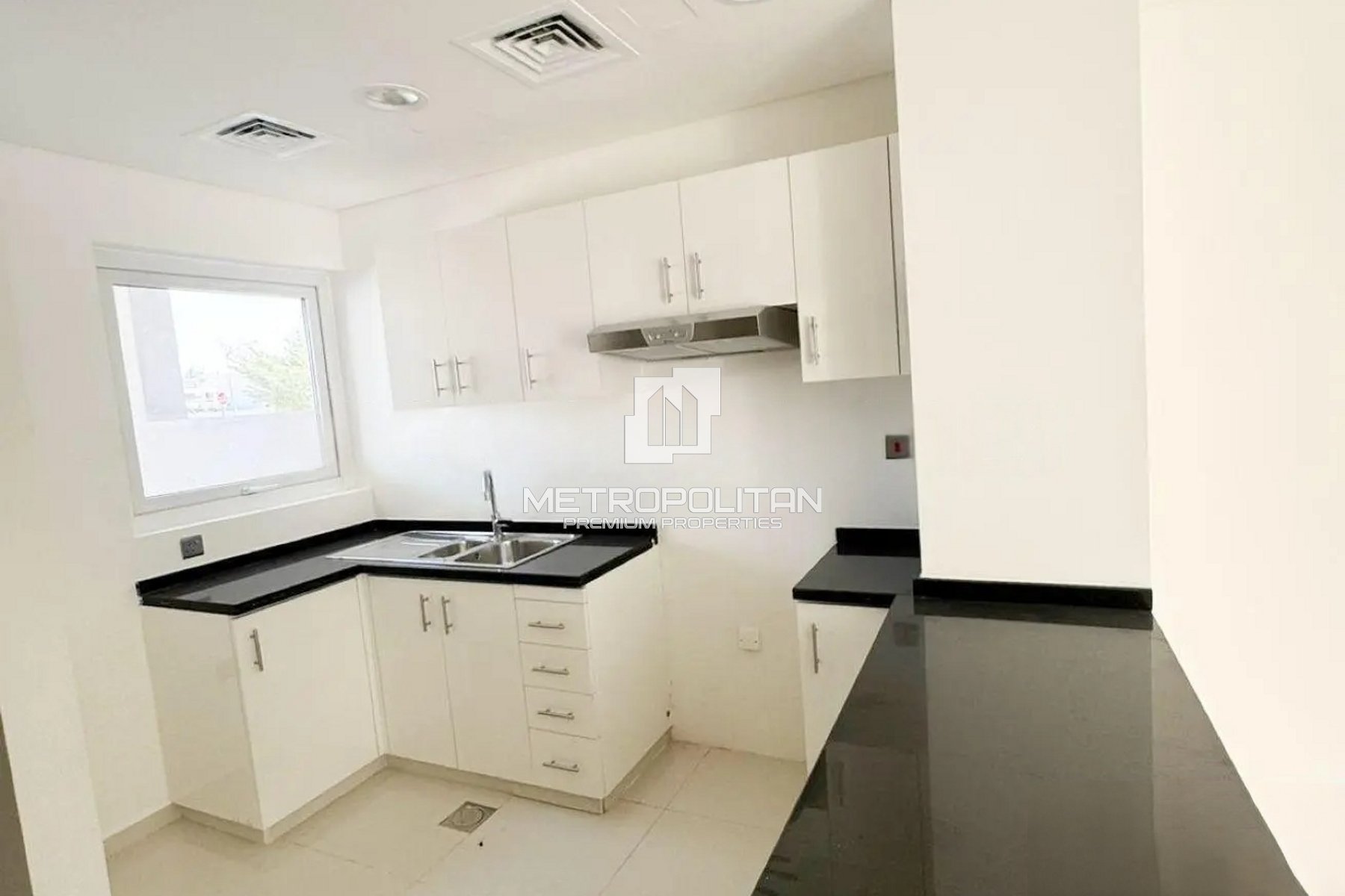 Spacious L Shape | Open View | Upgraded | Rented photo-5