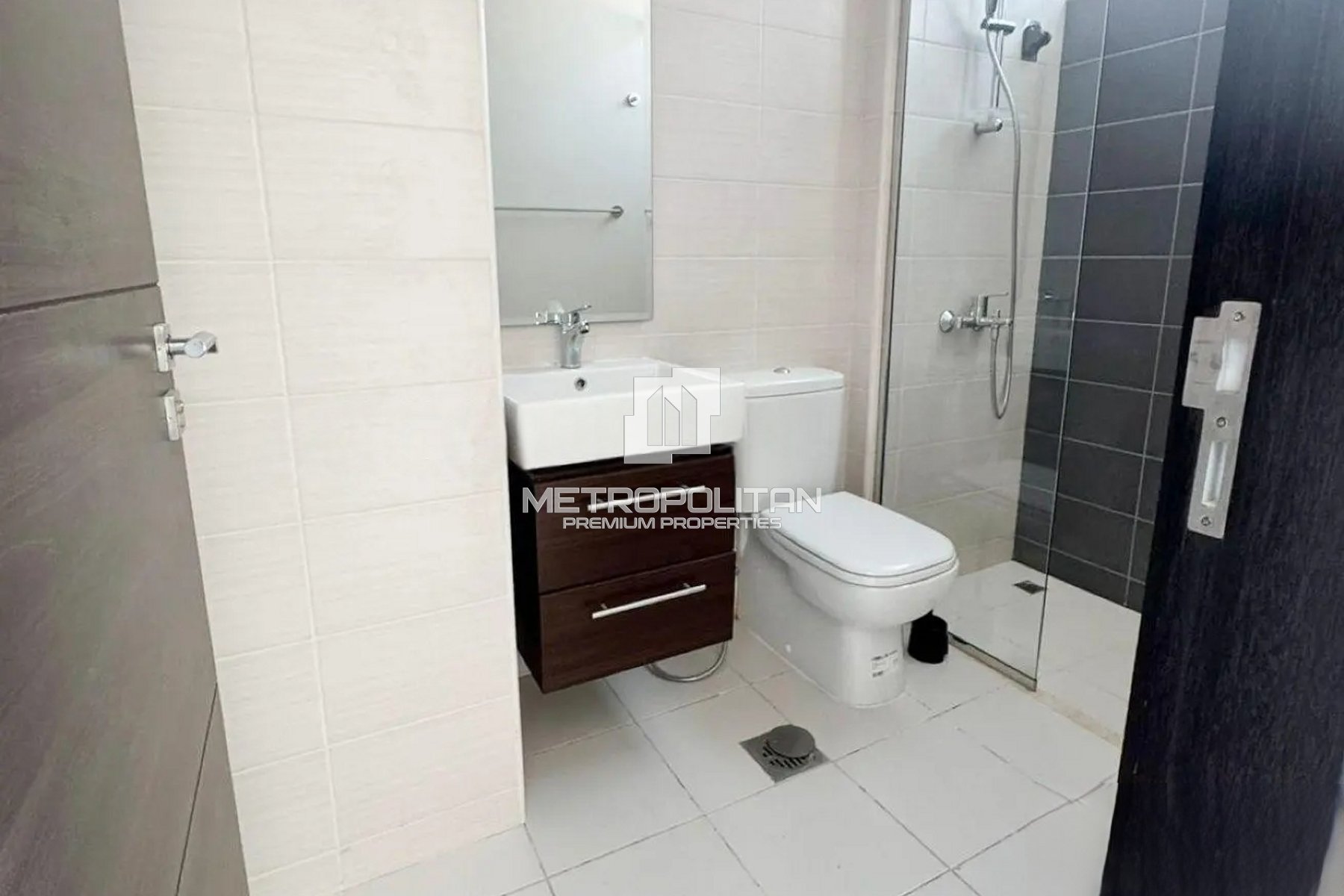 Spacious L Shape | Open View | Upgraded | Rented photo-7