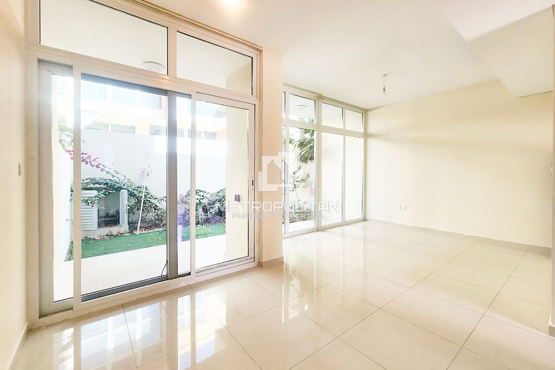 Spacious Living | Private Garden | Modern Finish photo-2