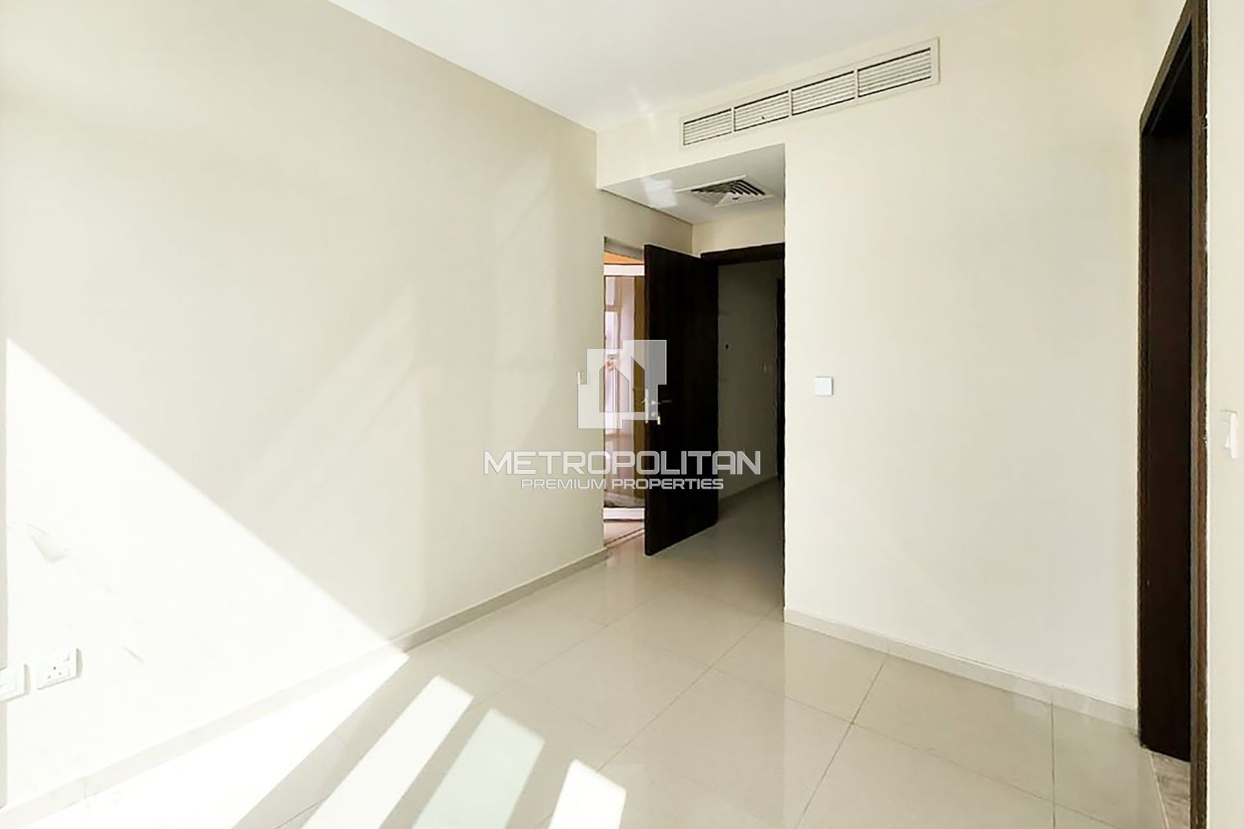 Spacious Living | Private Garden | Modern Finish photo-8