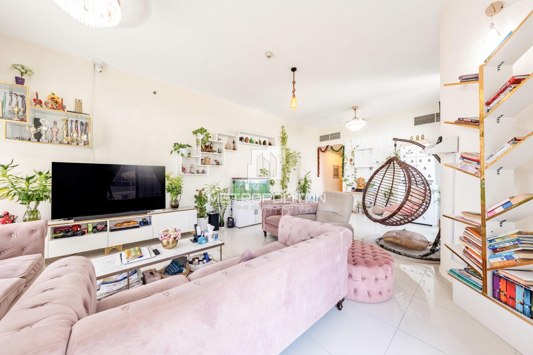 Spacious | Plus Maids Room | Park Facing | Vibrant photo-2