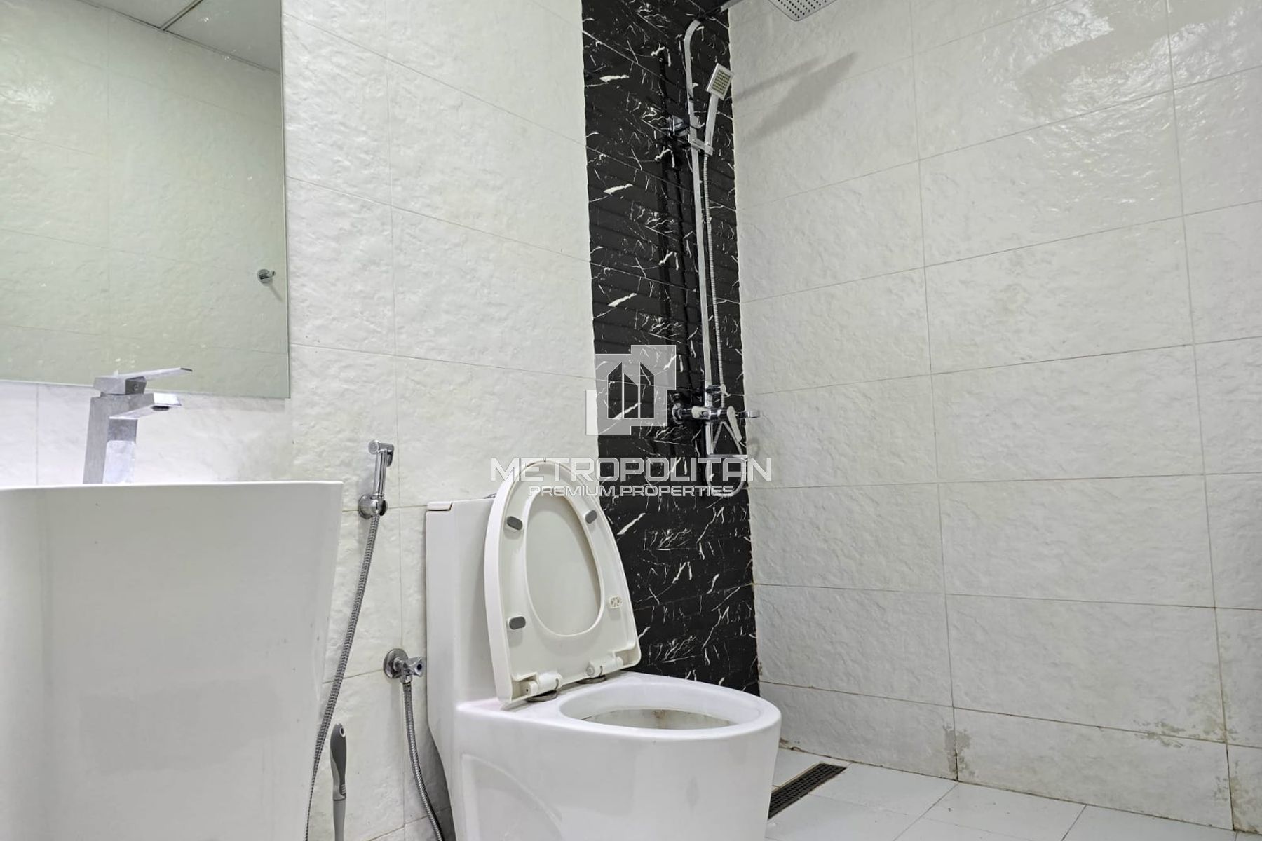 Spacious Convertible 1 Bed | Investor's Choice