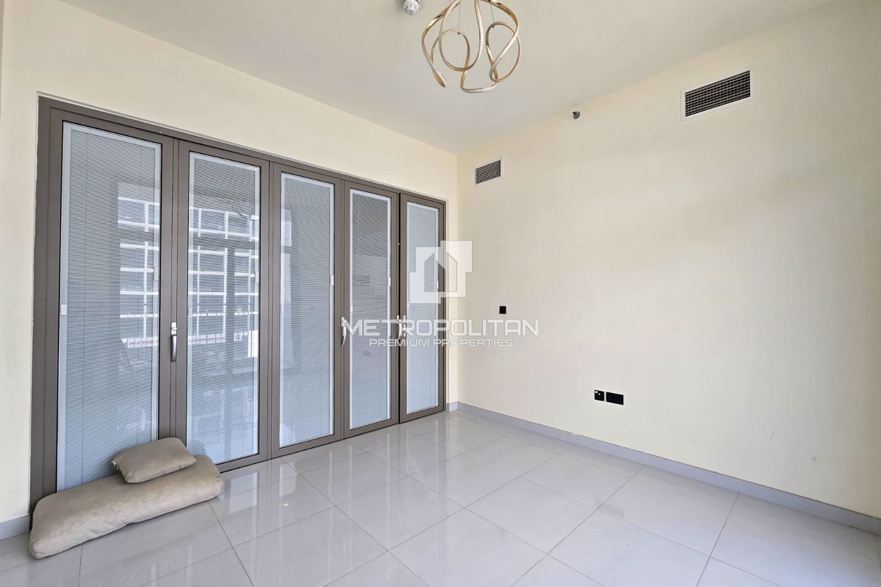 Spacious Convertible 1 Bed | Investor's Choice
