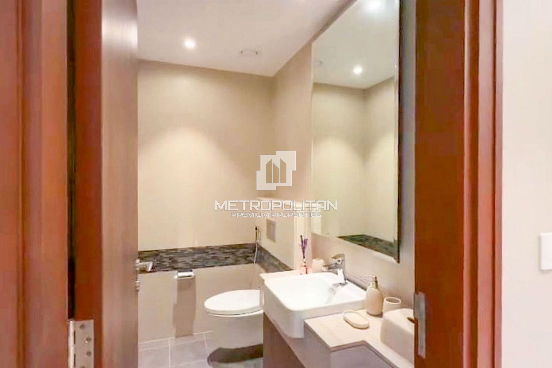 Luxury Furnished | Fully Upgraded | Burj View photo-17