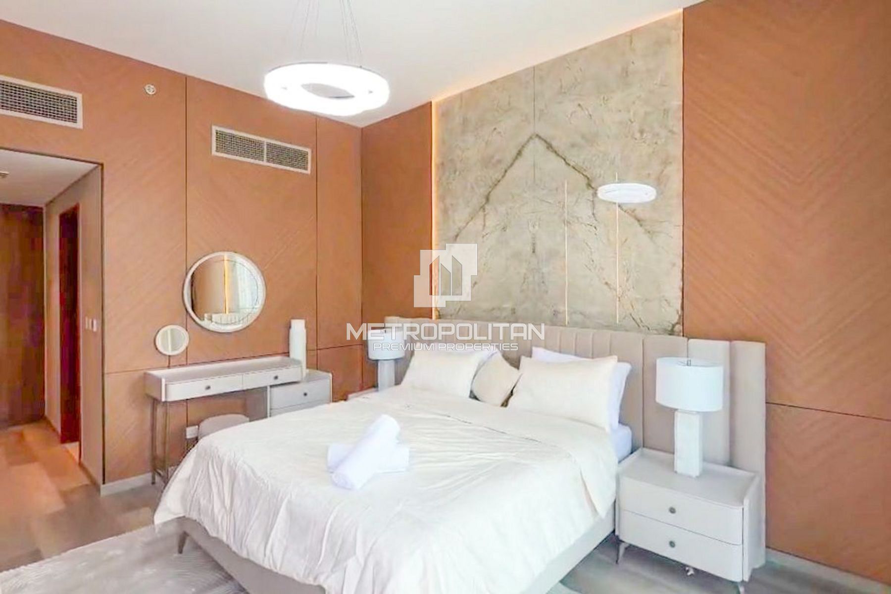 Luxury Furnished | Fully Upgraded | Burj View photo-3