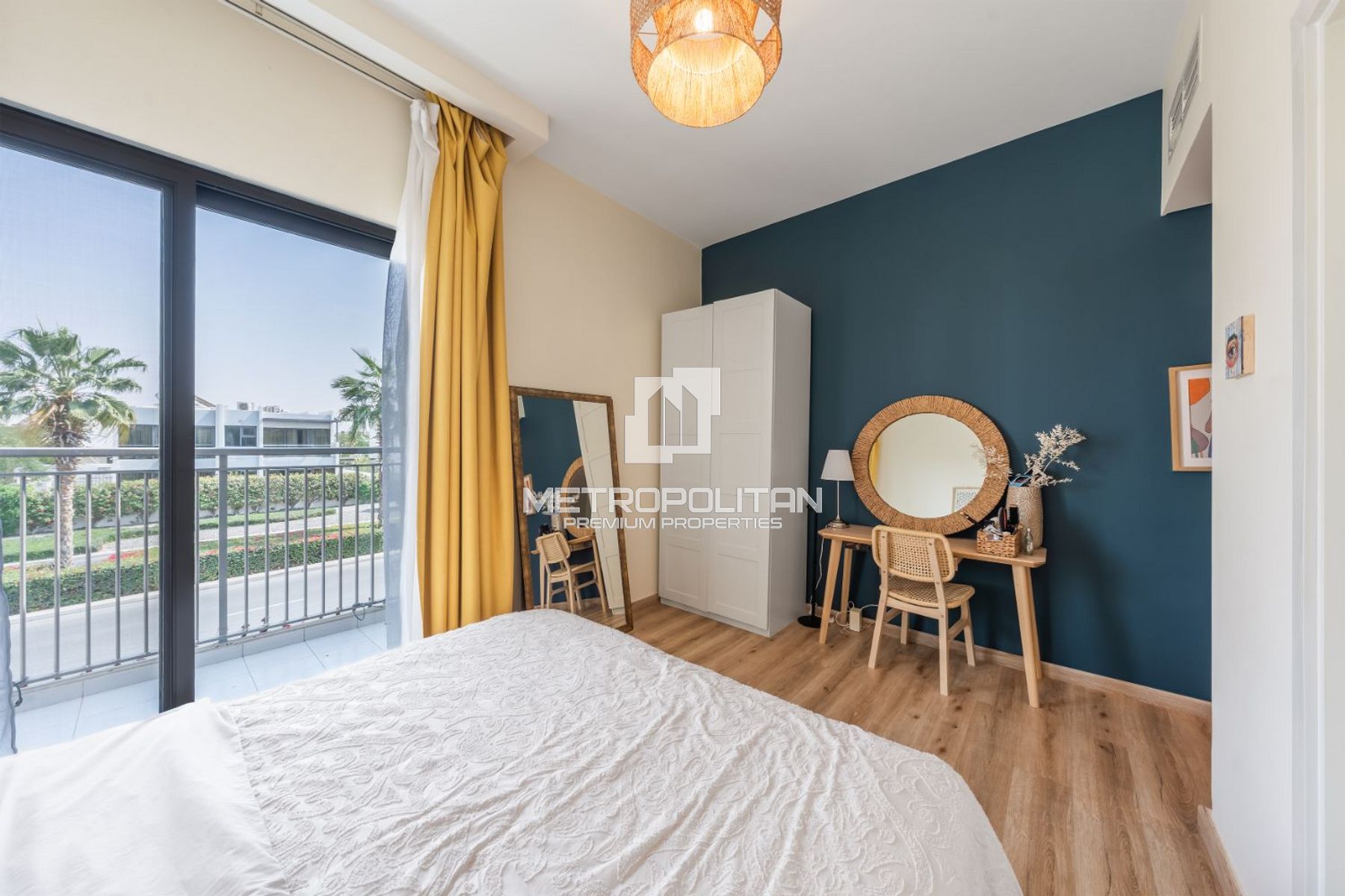 Single Row | End Corner | Vacant on Transfer photo-2