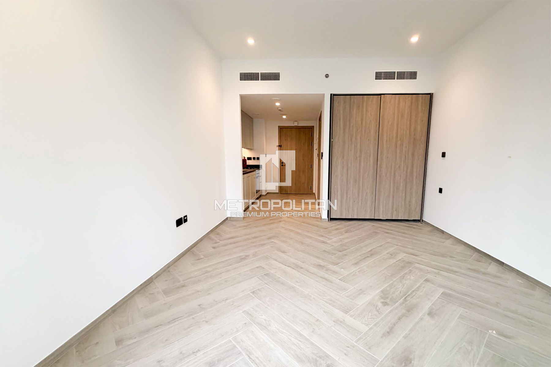 Burj Khalifa View  |  Middle Floor | Fully Furnished