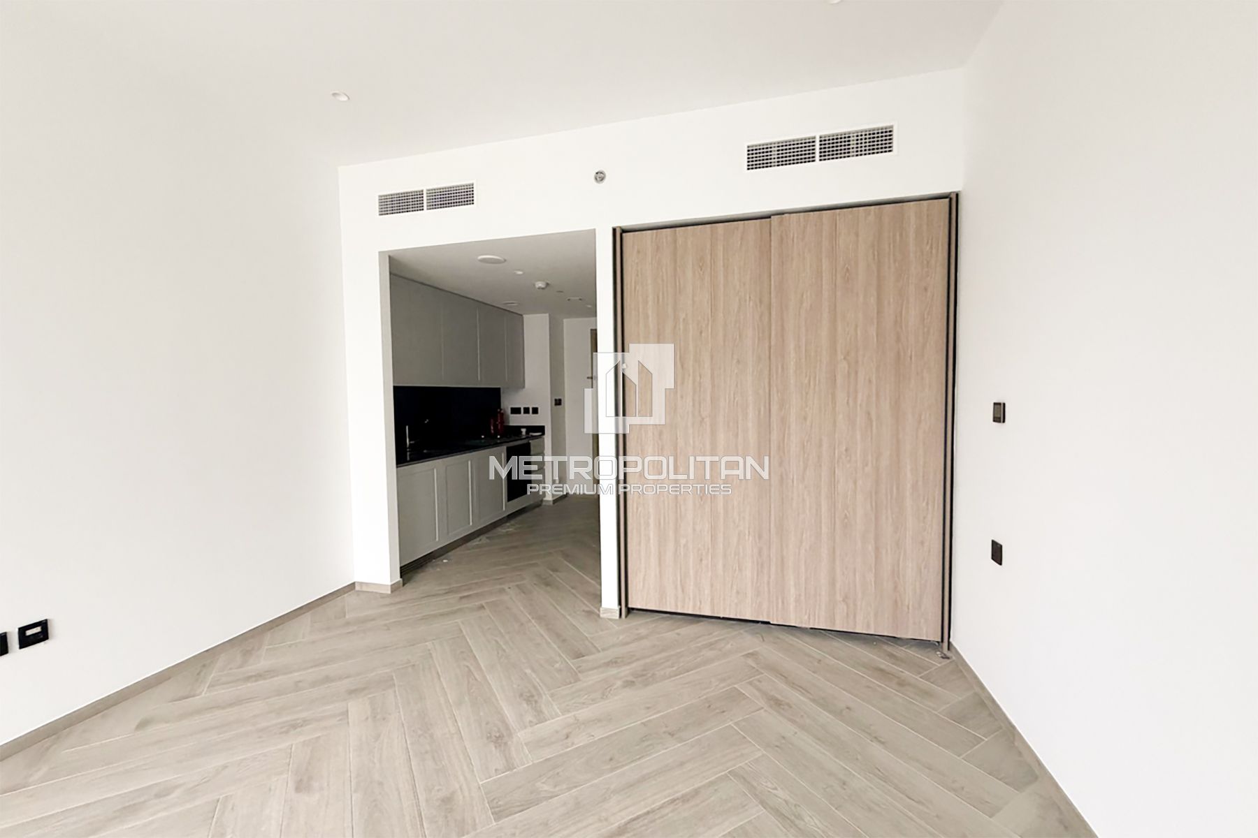 Burj Khalifa View  |  Middle Floor | Fully Furnished photo-3