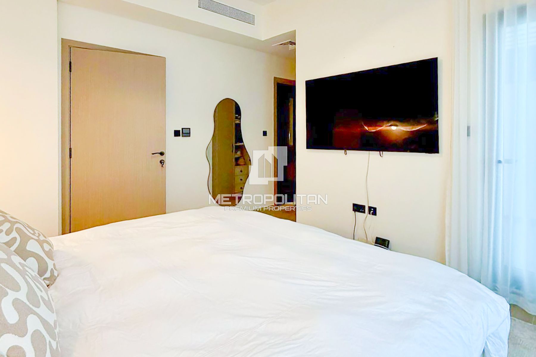 Single Row | Fully Upgraded | Walk in Closet photo-4