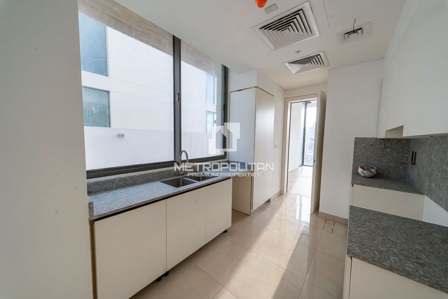 Large Type|Grease Kitchen|Ensuite|Facing Downtown