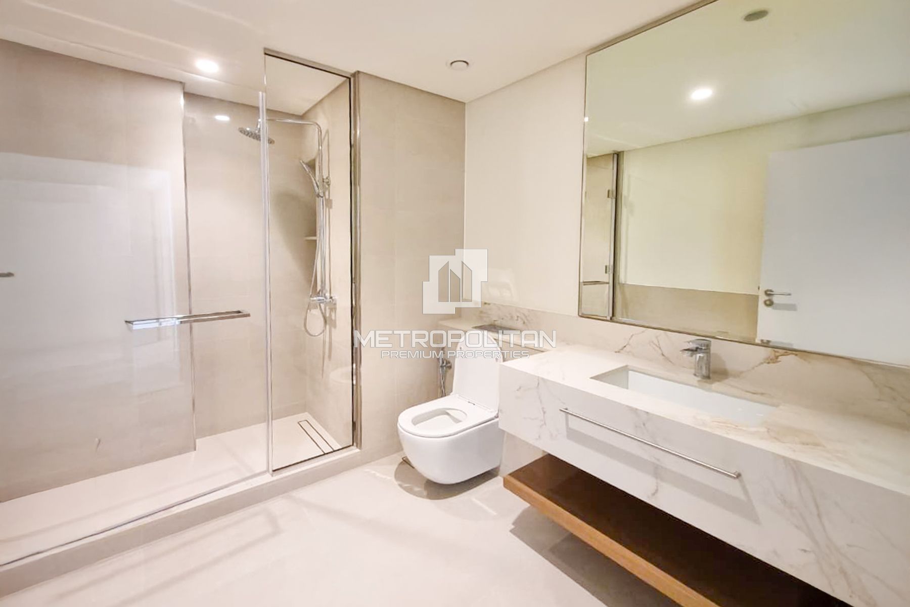 Sea View Living | Spacious Layout | Beach Access photo-4