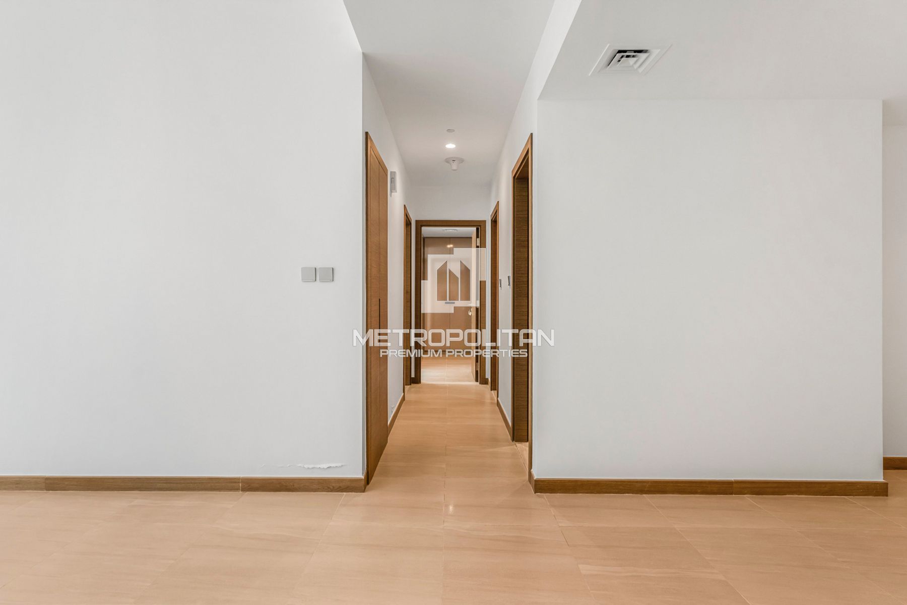 High End Living | Canal View | Prime Location photo-11