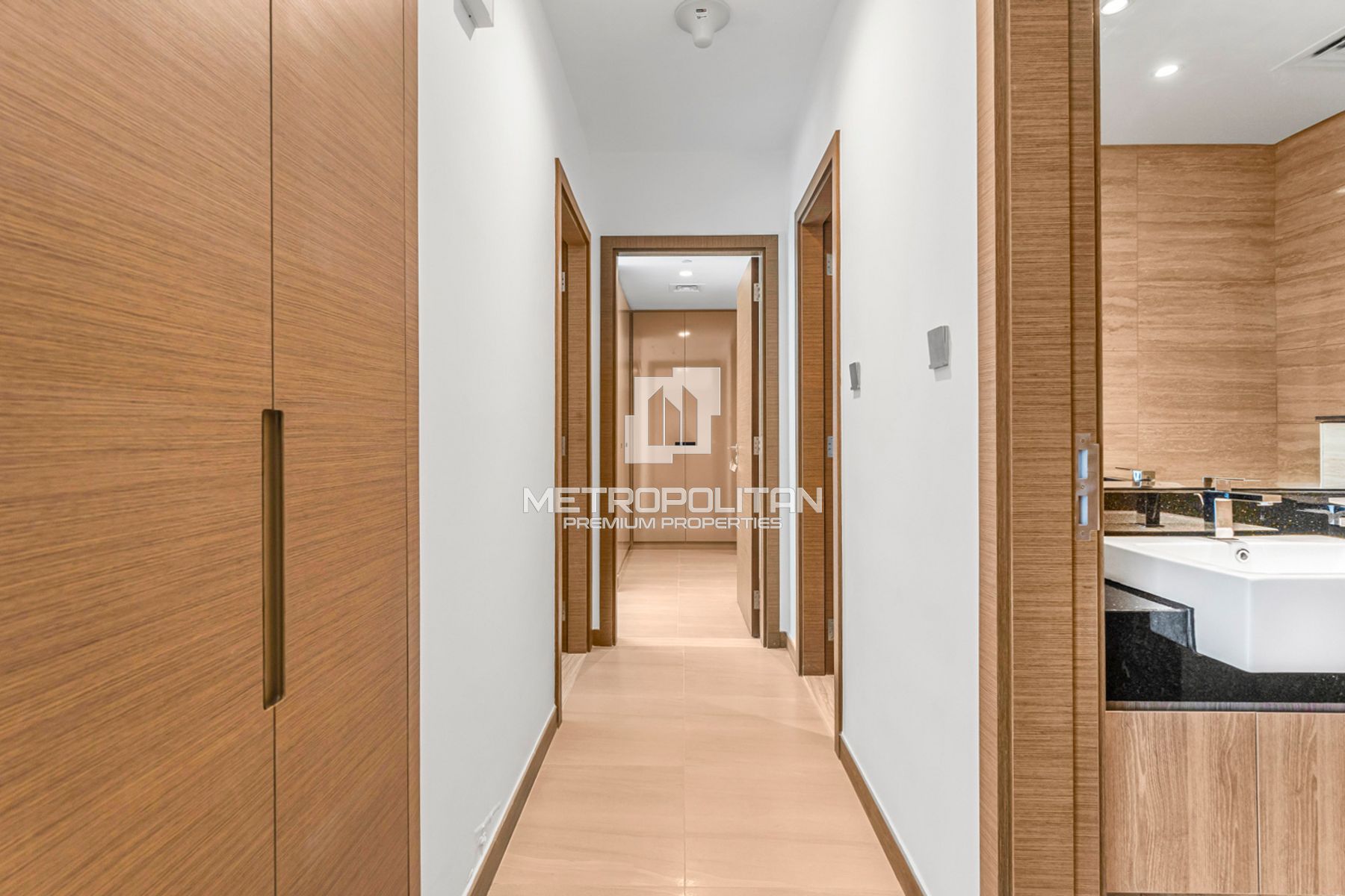 High End Living | Canal View | Prime Location photo-12