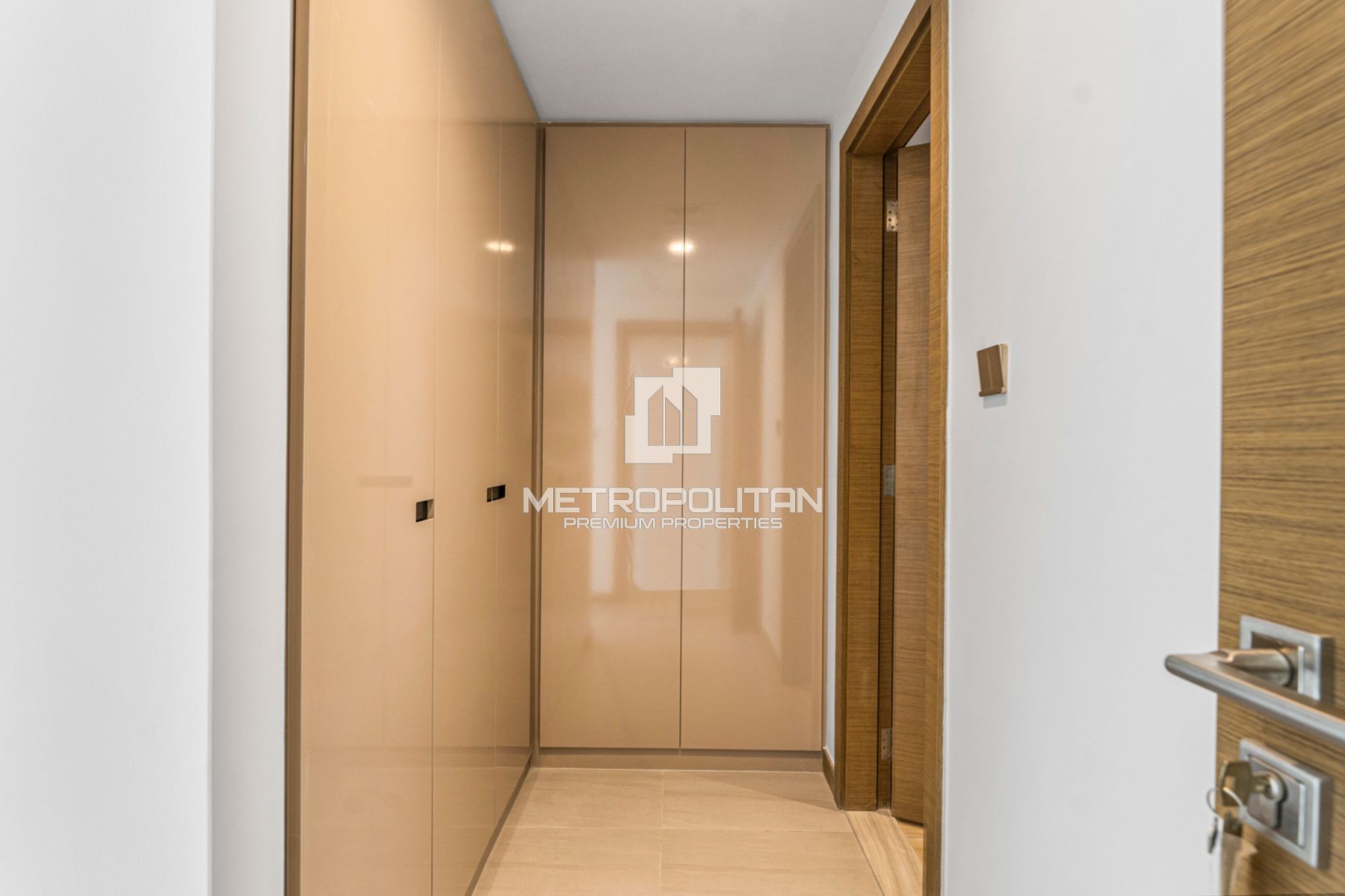 High End Living | Canal View | Prime Location photo-15